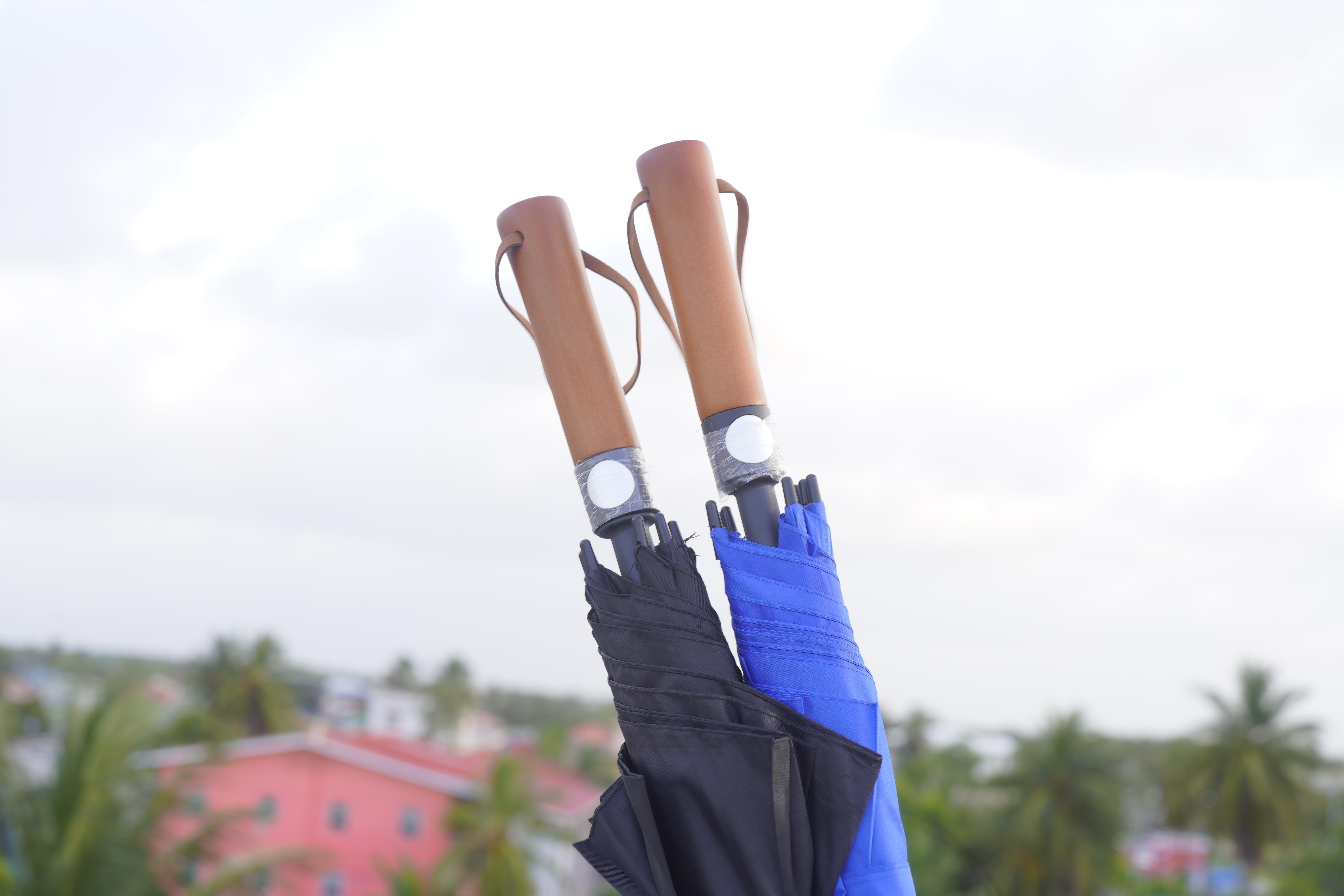 Large Wooden Handle Umbrellas – Image 2