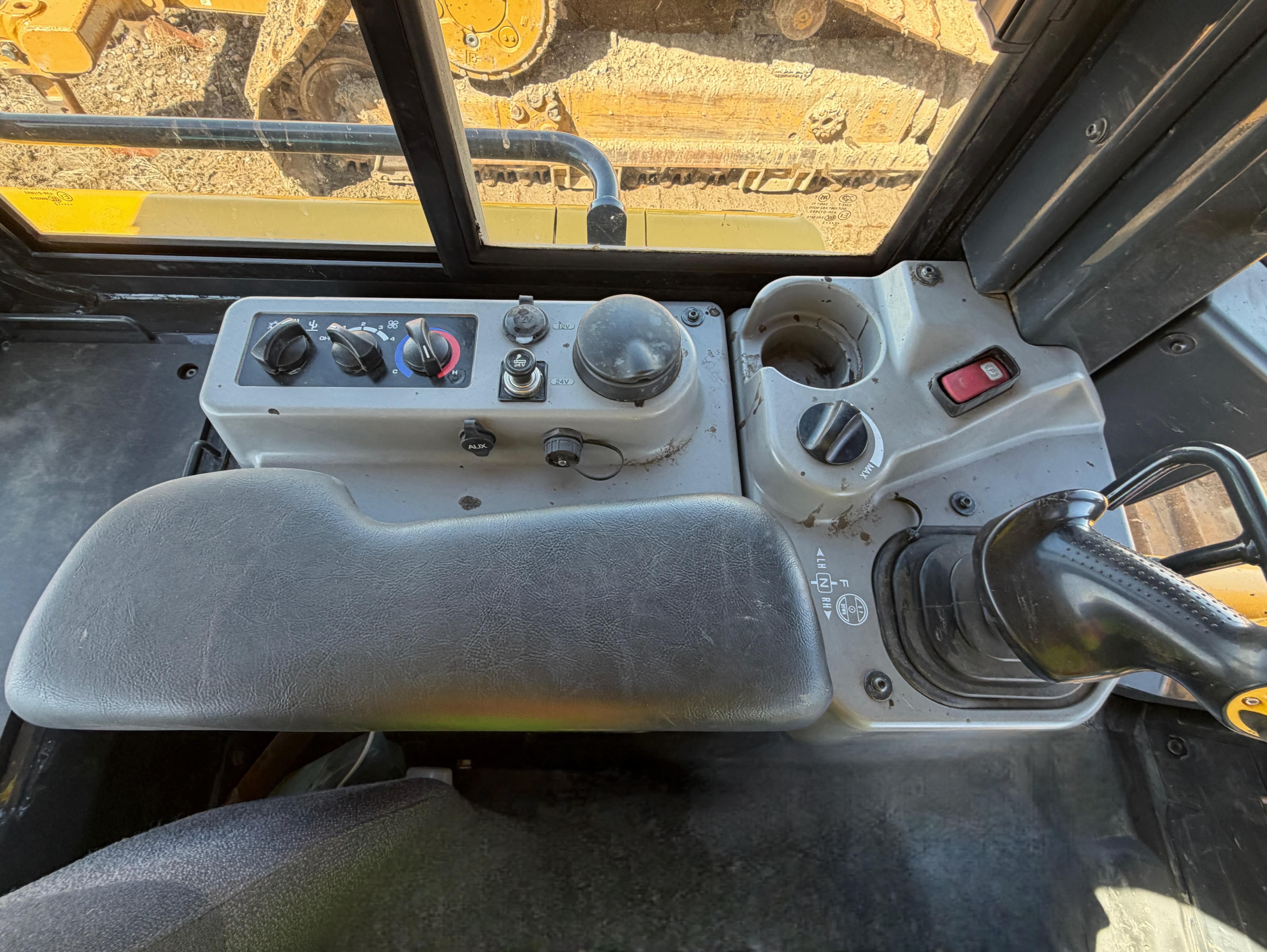 2023 Komatsu D71PX-24 Dozer – ONLY 739 HOURS! – Image 15