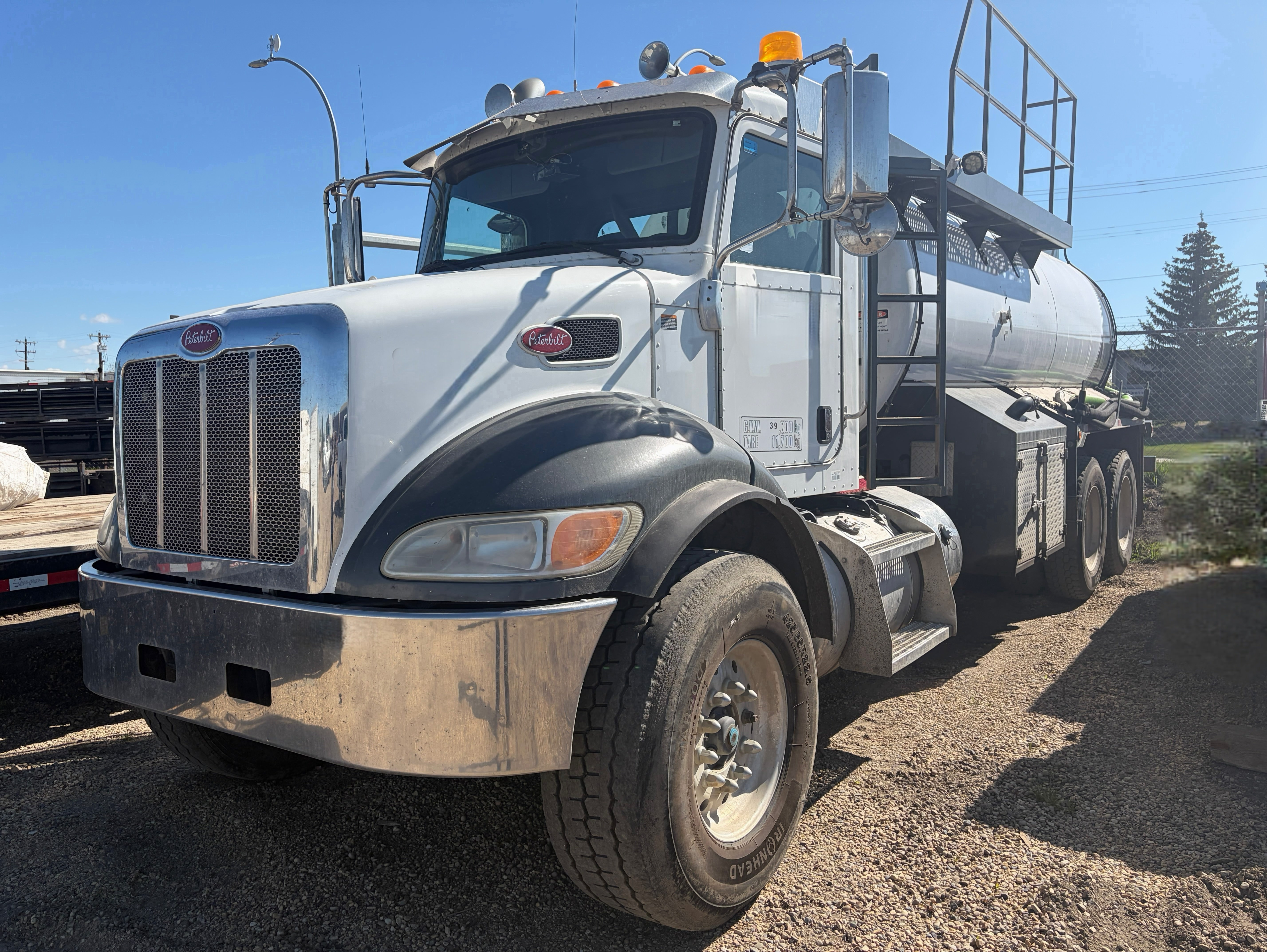 2016 Peterbilt 348 Water Truck – Image 29