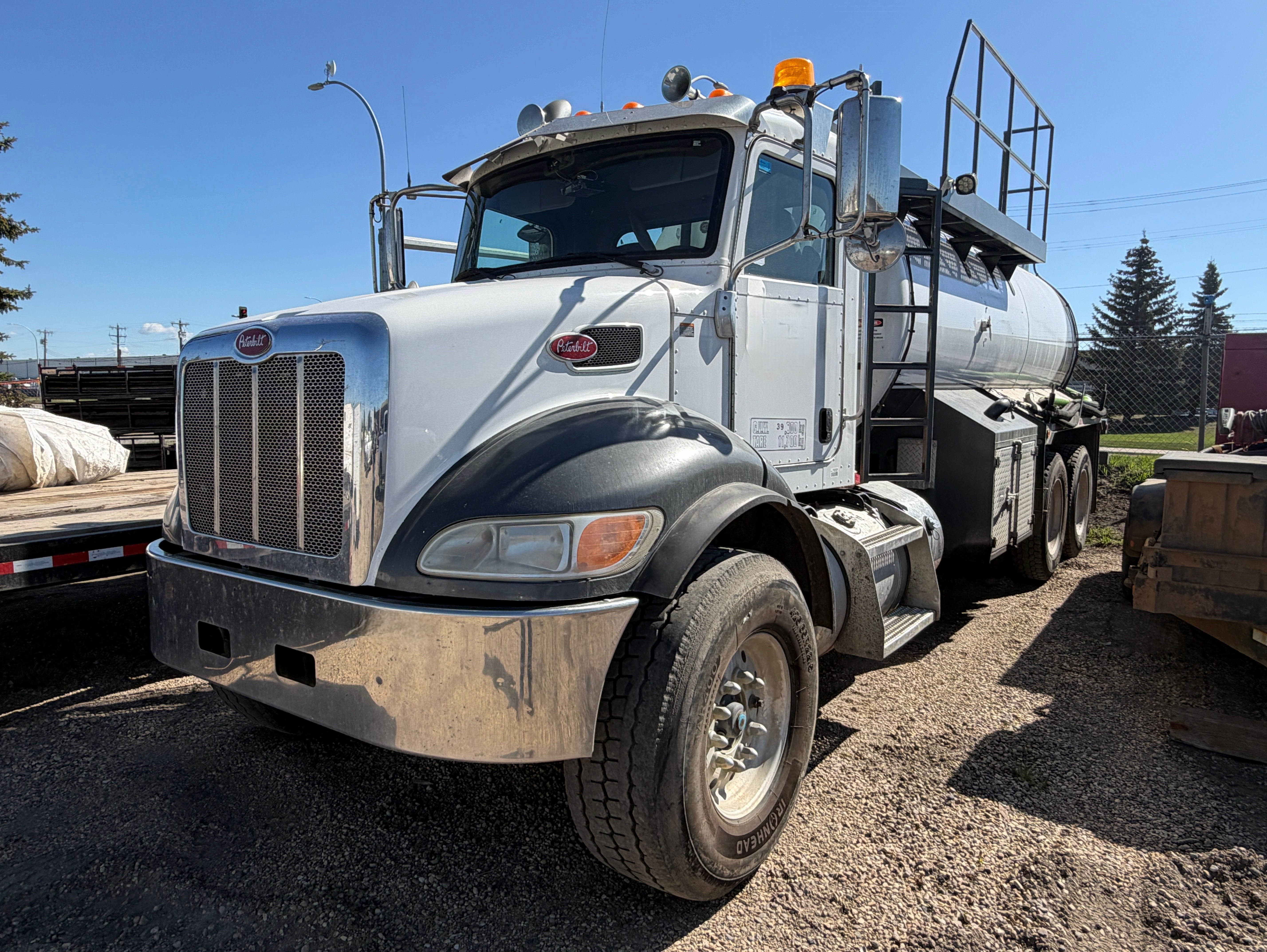 2016 Peterbilt 348 Water Truck – Image 1