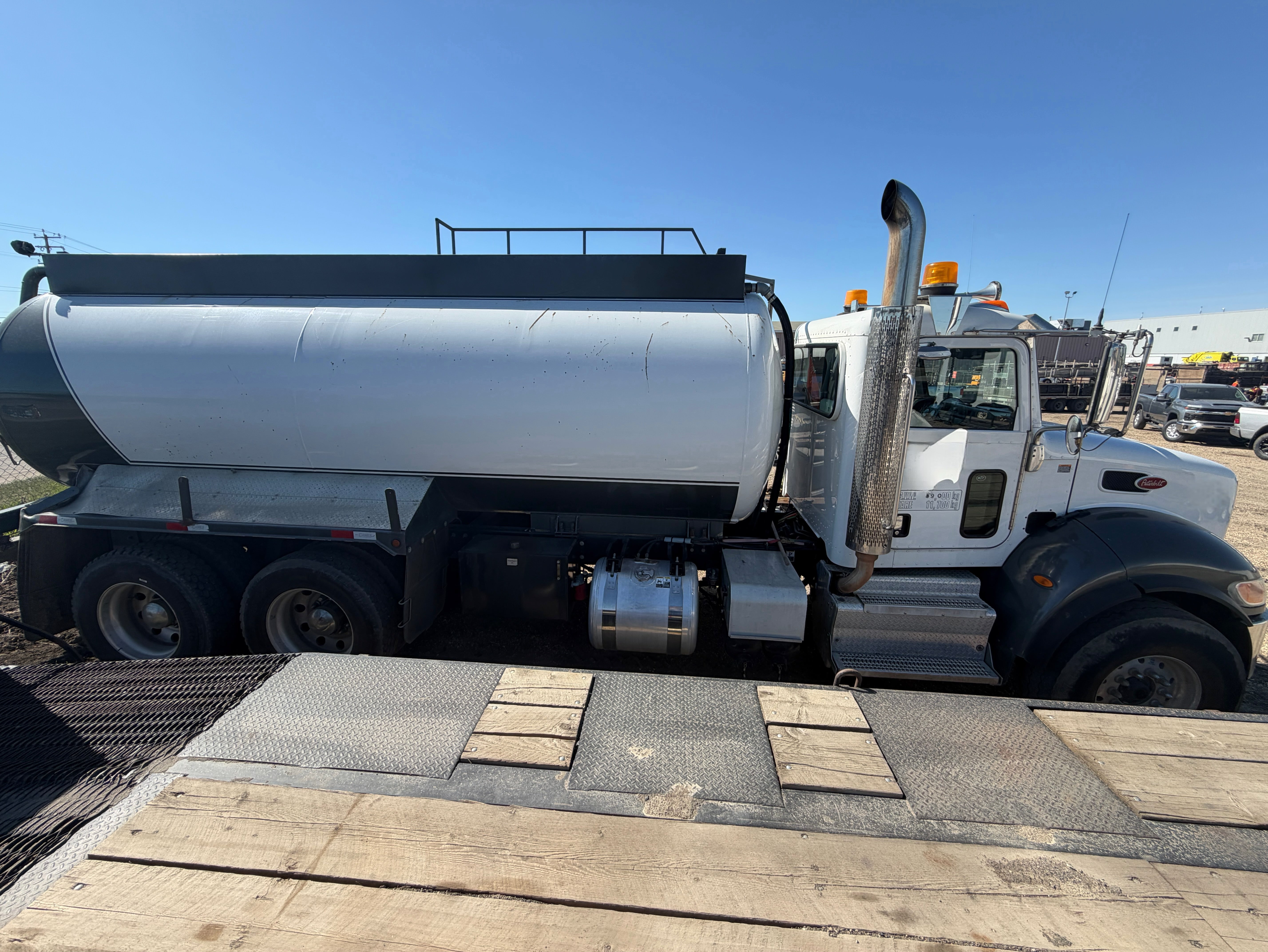 2016 Peterbilt 348 Water Truck – Image 28
