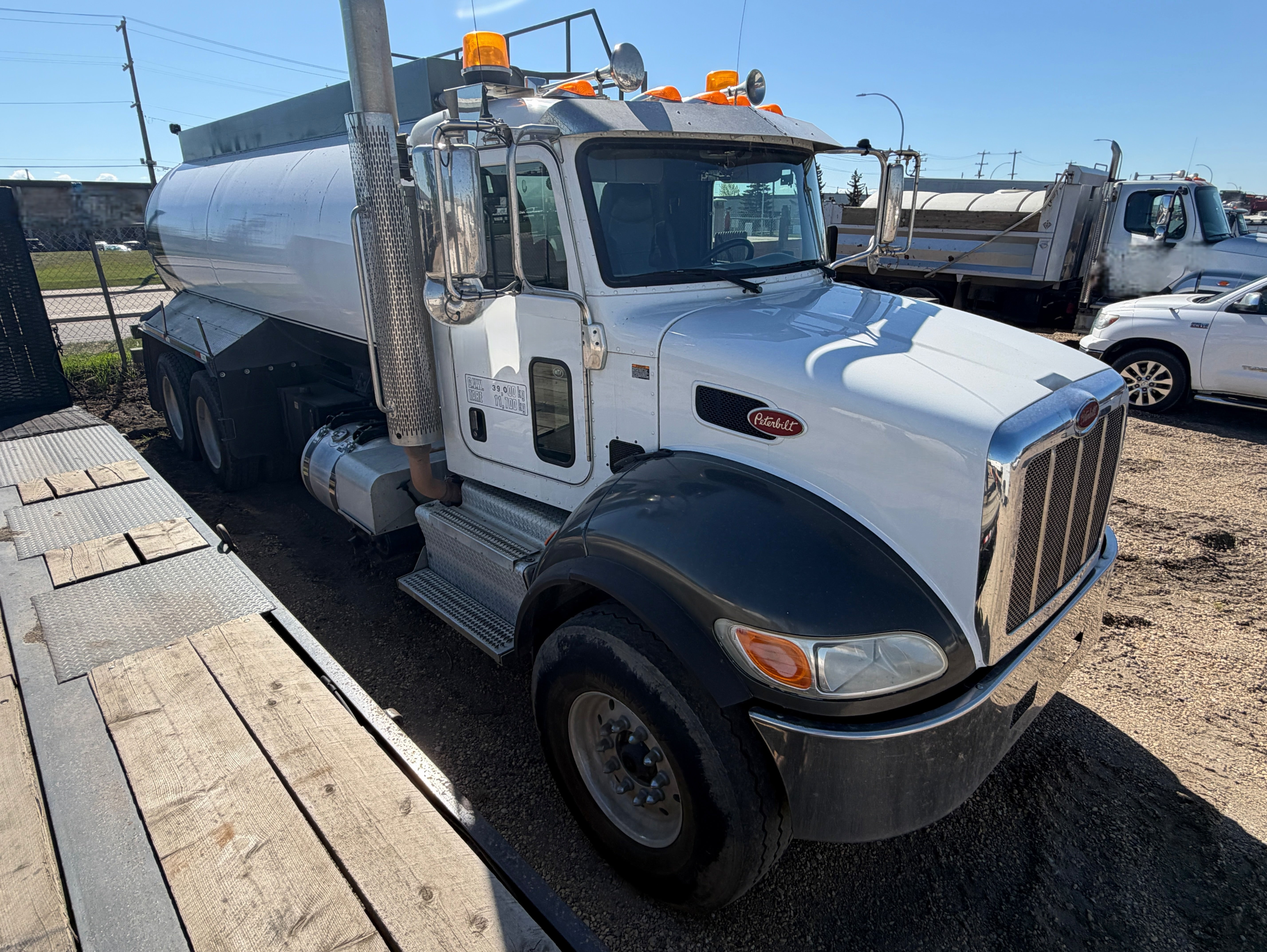 2016 Peterbilt 348 Water Truck – Image 2