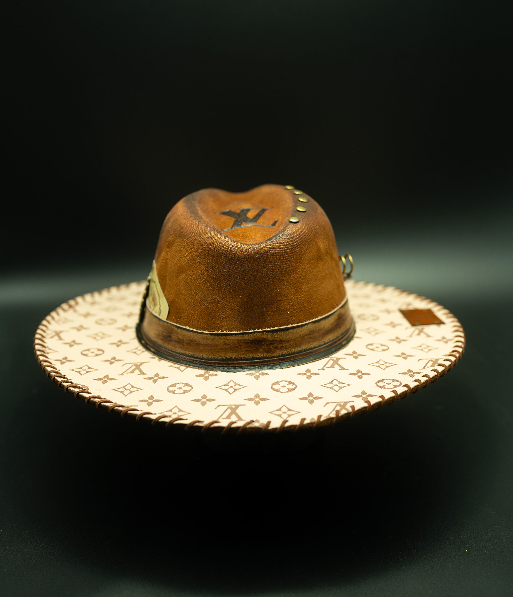 Cream and Cognac – Image 3