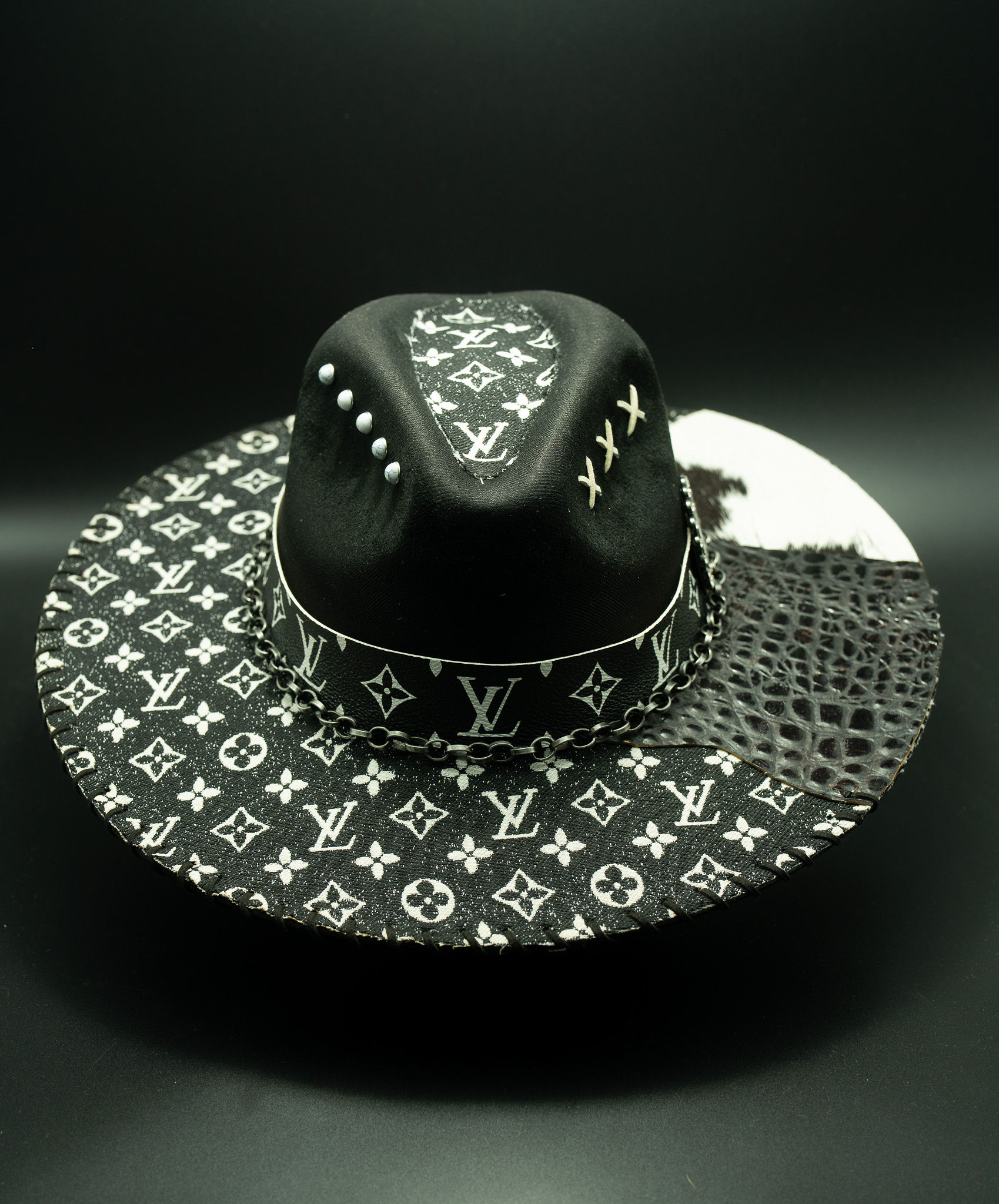 Black Chairman – Image 1