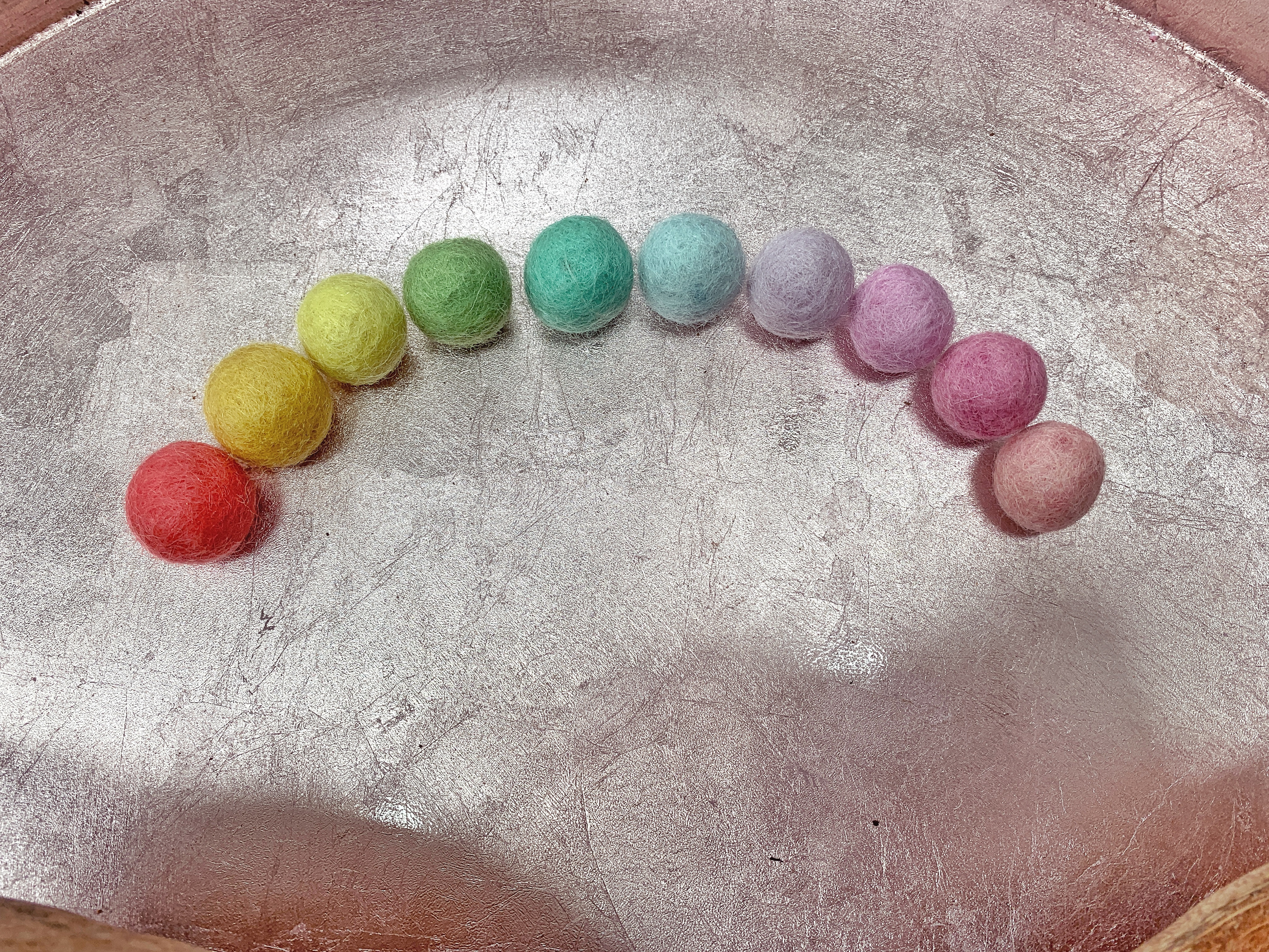 2cm felt balls – Image 10