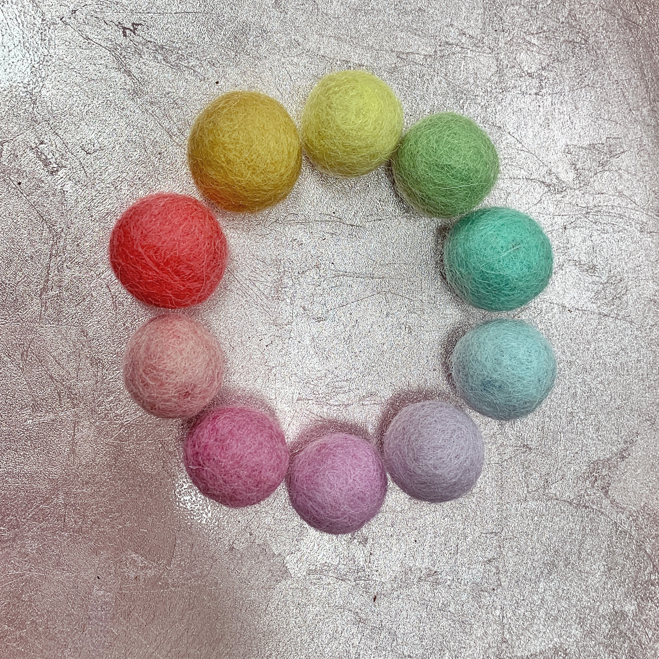 2cm felt balls – pastel rainbow air