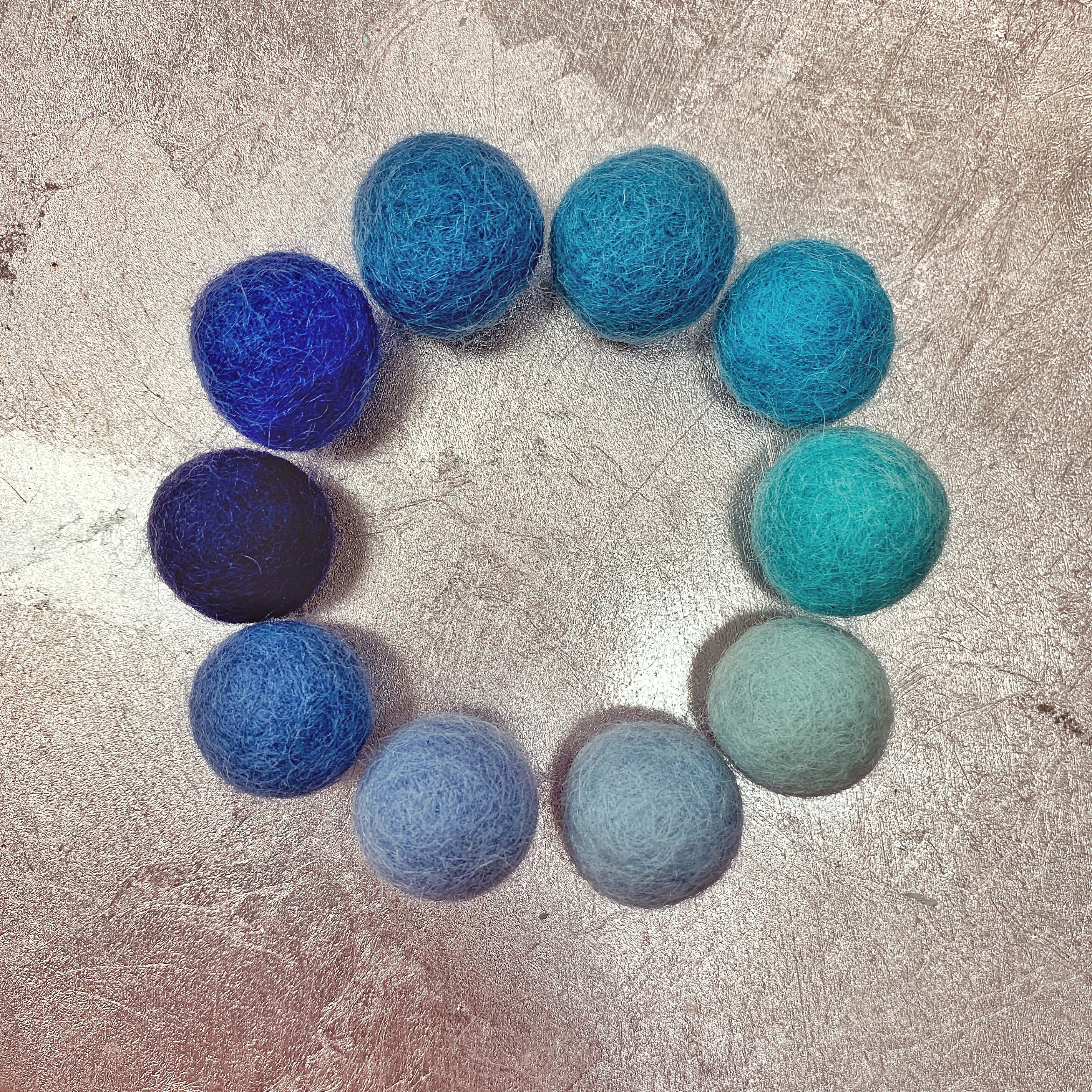 2cm felt balls – water
