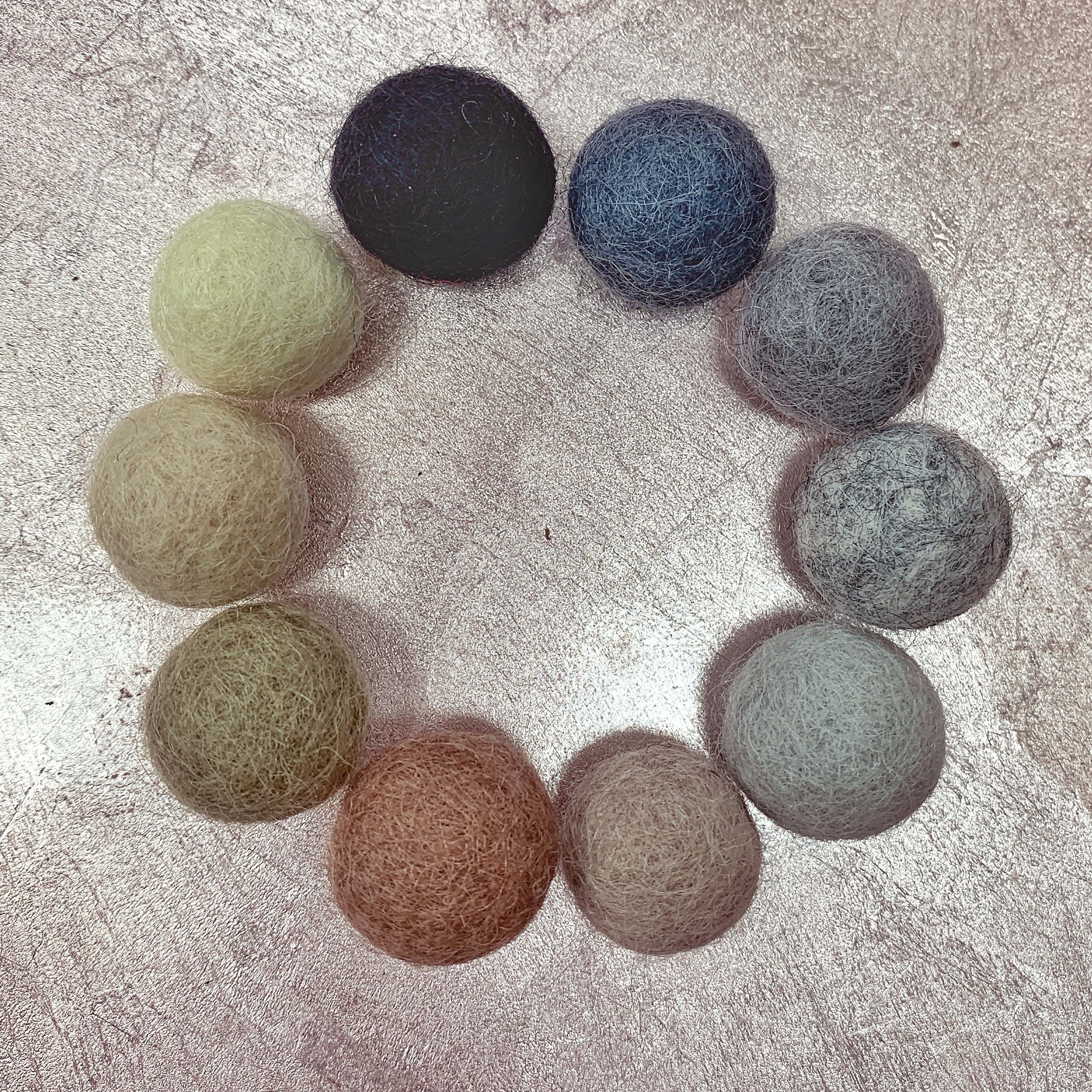 2cm felt balls – earth
