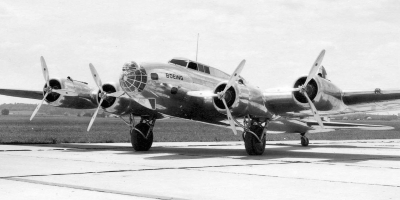 B-17 Bomber - Uncle Willie (78" Wingspan) – Image 4