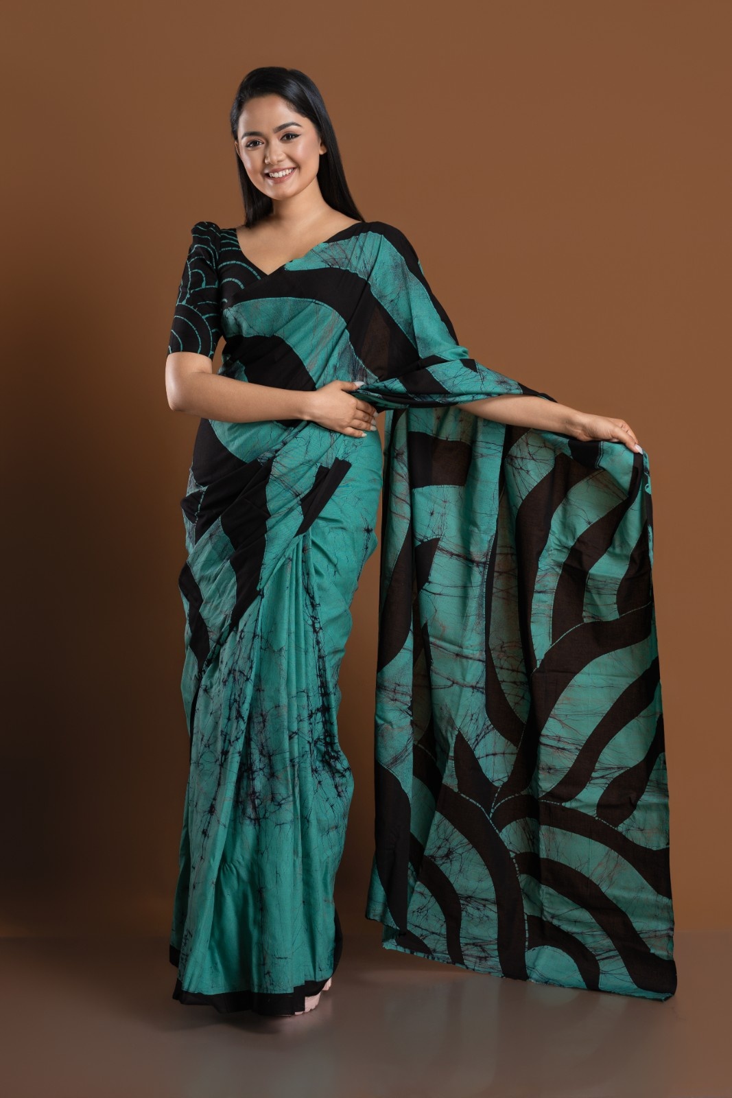 Handcrafted Authentic Sri Lankan Batik Saree – Image 3