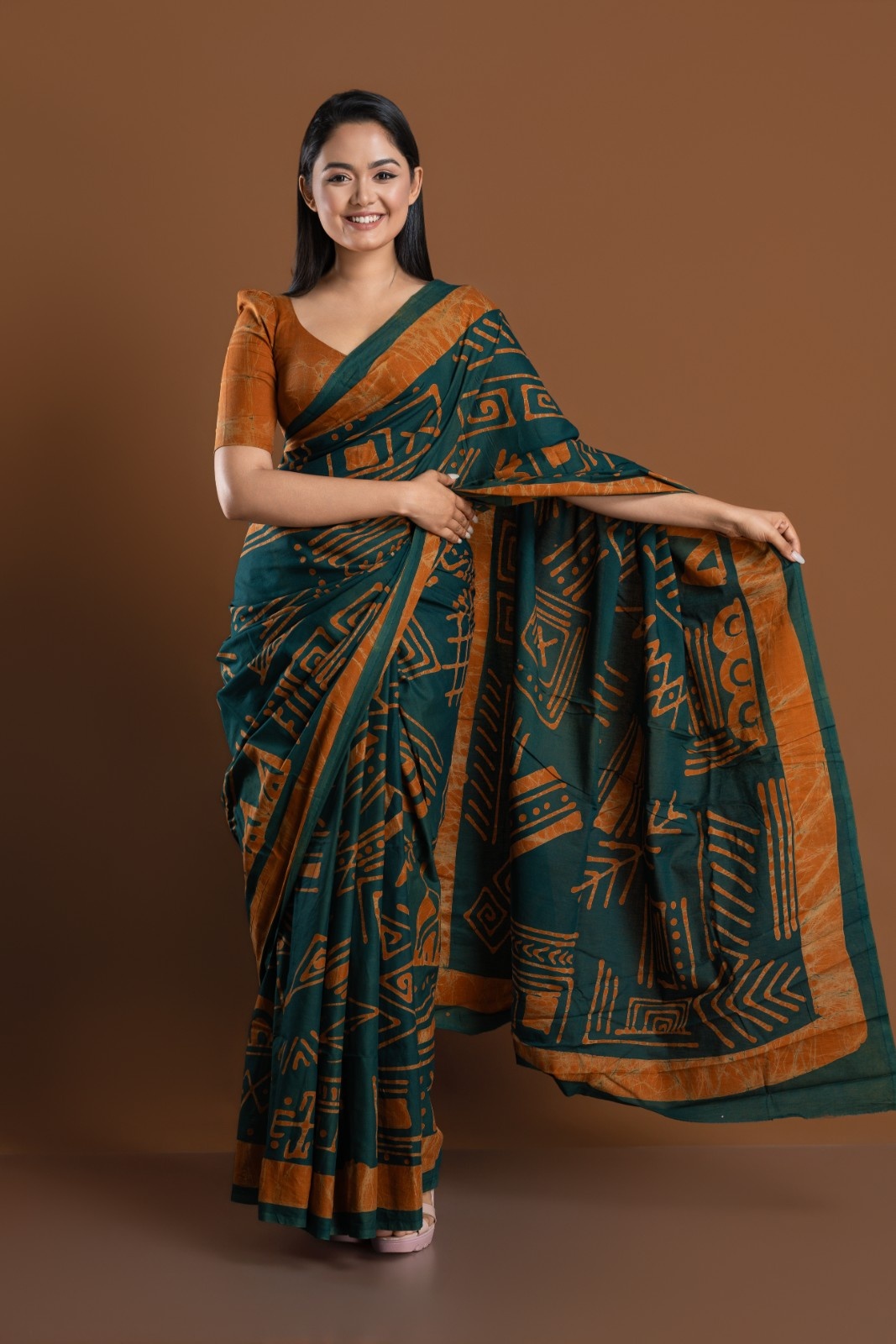 Handcrafted Authentic Sri Lankan Batik Saree – Image 3