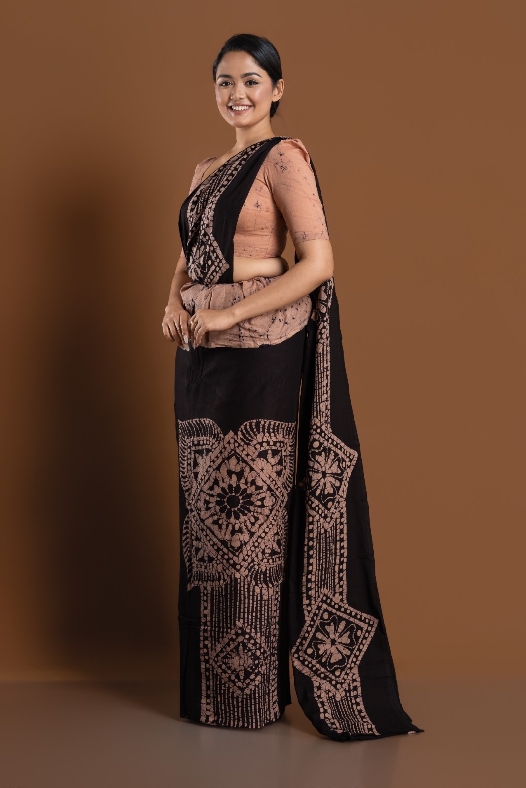 Handcrafted Authentic Sri Lankan Batik Saree – Image 1