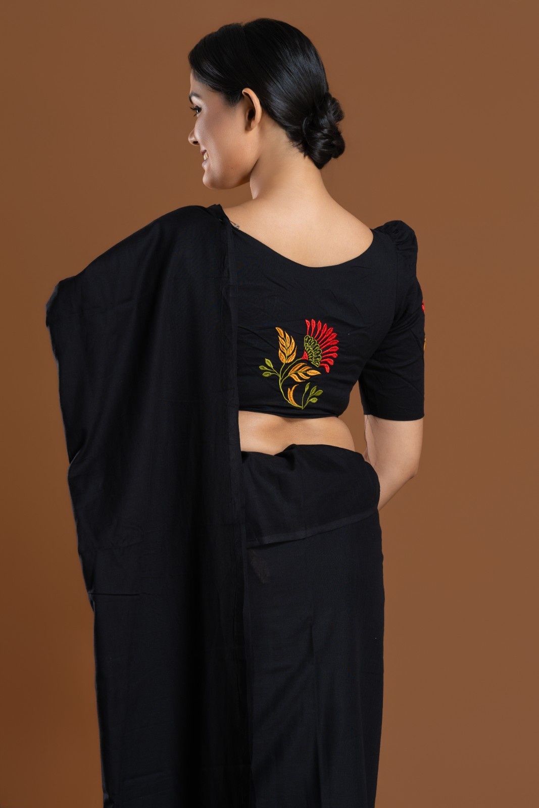 Elegant Sri Lankan Embroidery Saree – Image 1