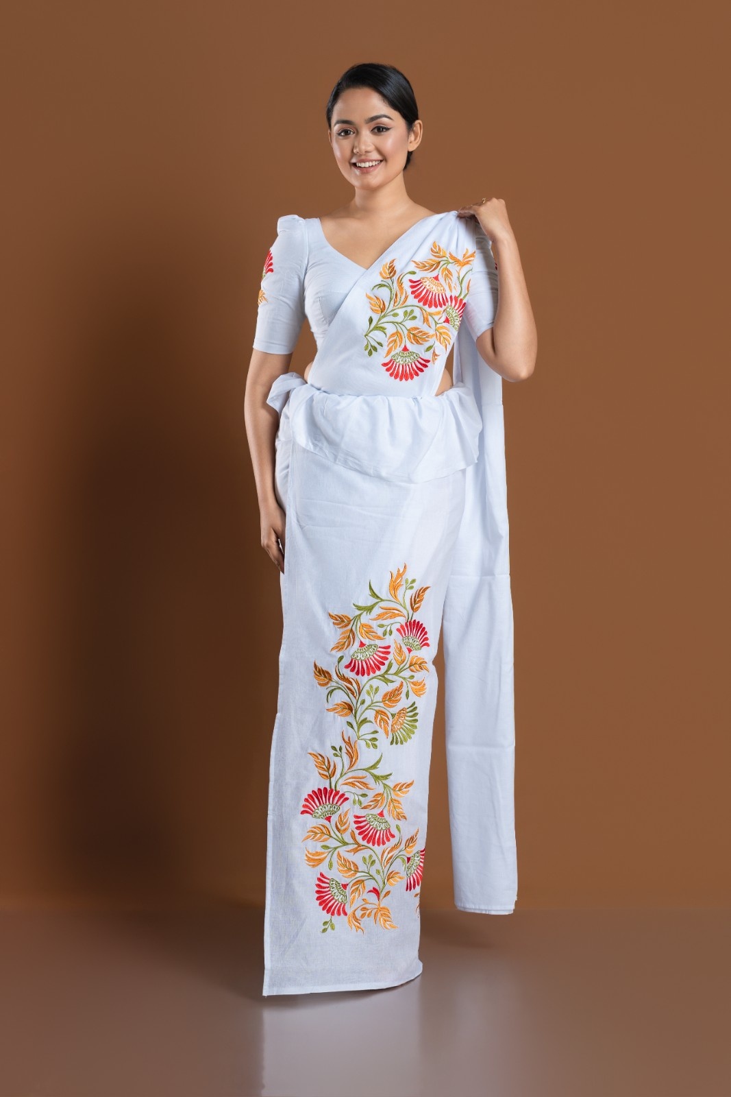 Elegant Sri Lankan Embroidery Saree – Image 3