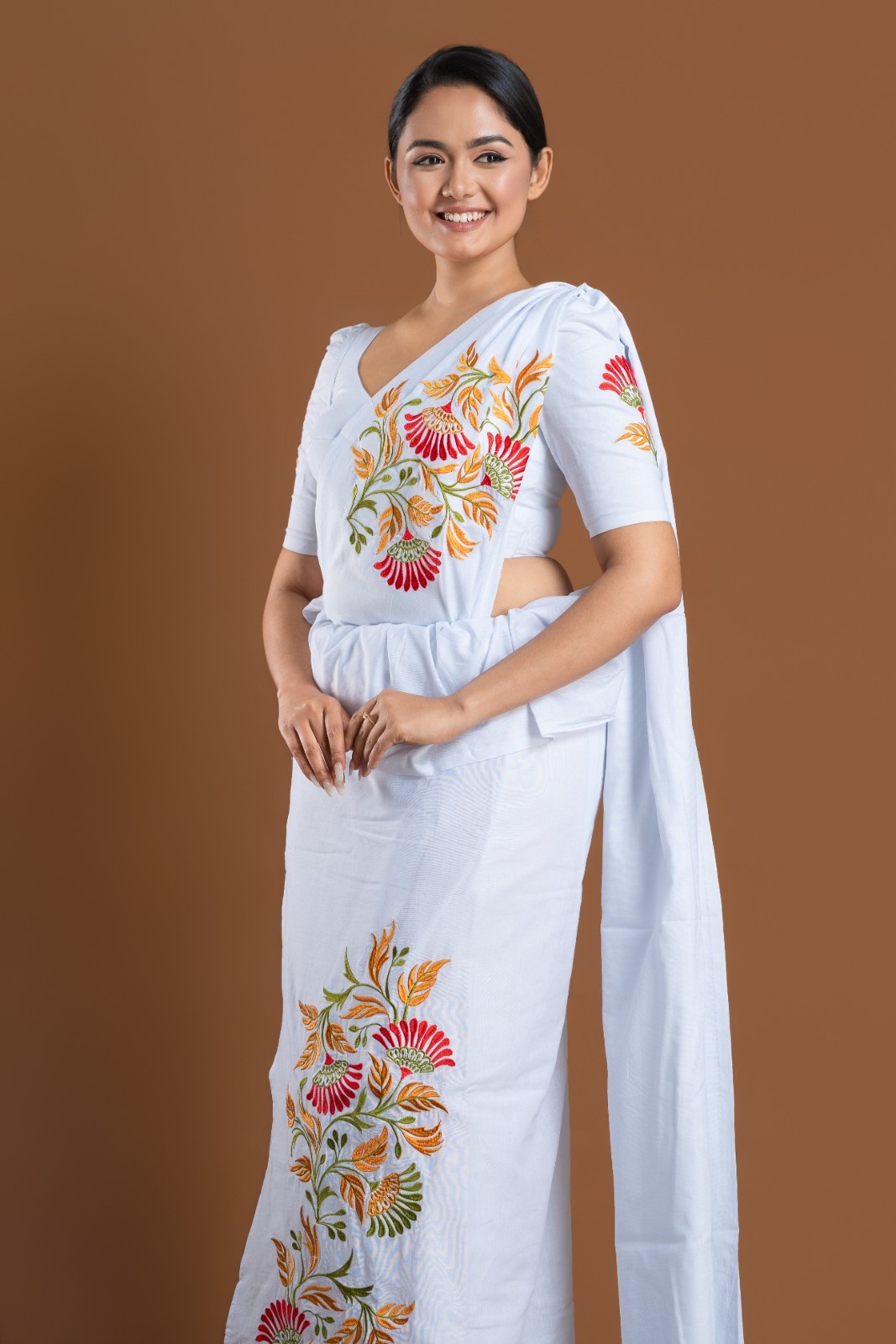 Elegant Sri Lankan Embroidery Saree – Image 2