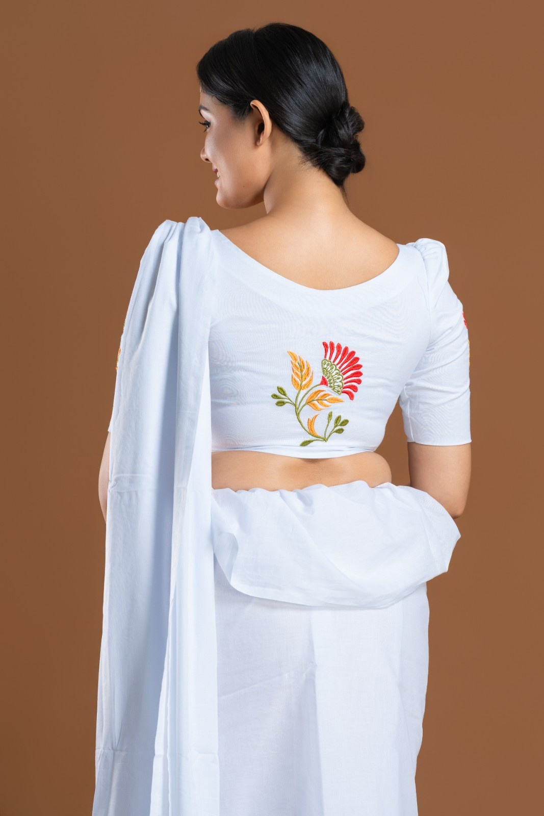 Elegant Sri Lankan Embroidery Saree – Image 1