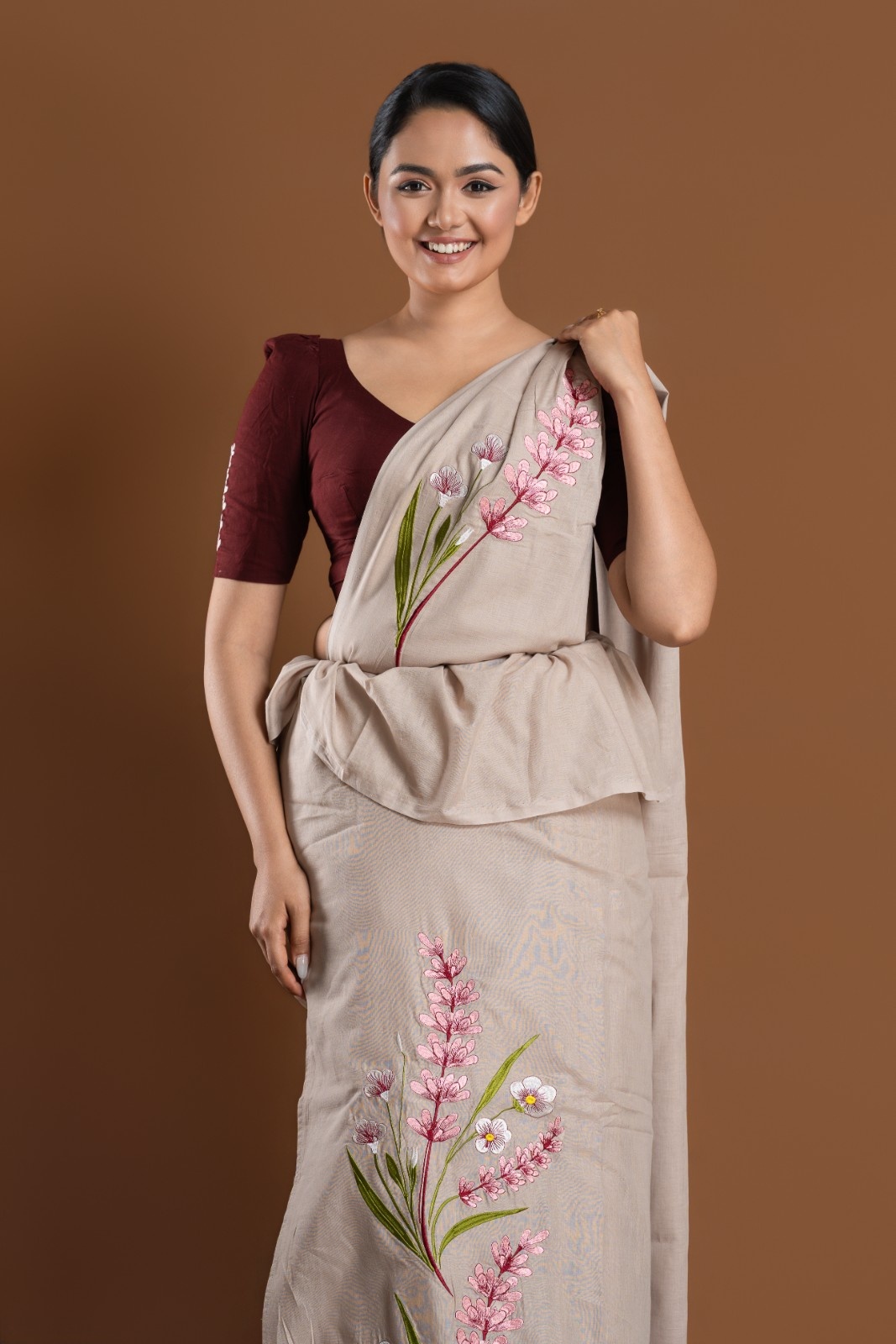 Elegant Sri Lankan Embroidery Saree – Image 2
