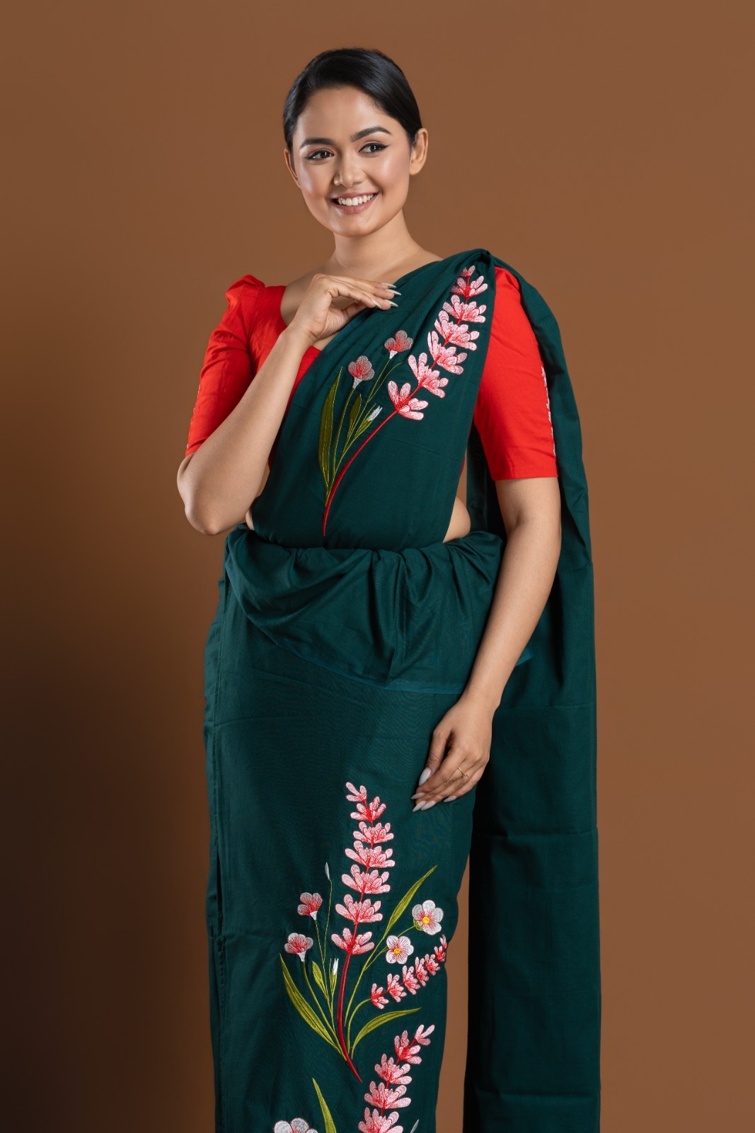 Elegant Sri Lankan Embroidery Saree – Image 3