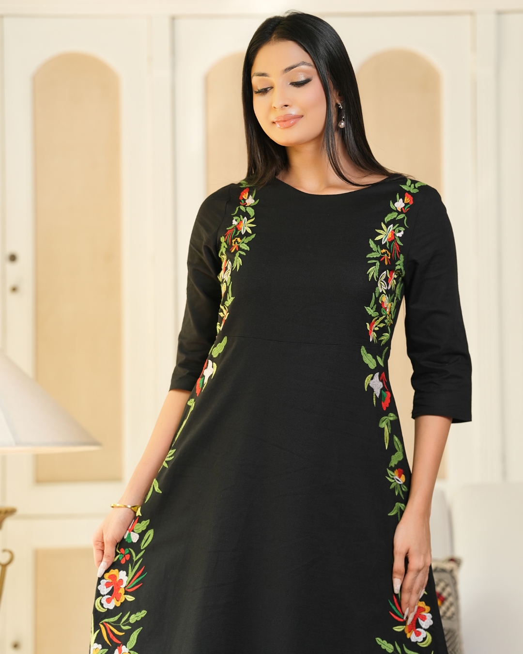 Floral Embroidered Midi Dress – Image 4