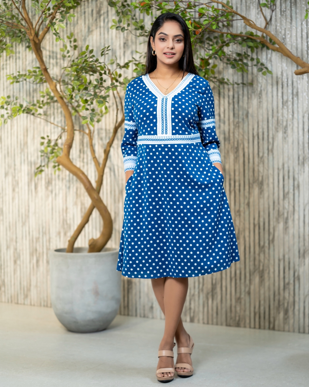 Polka Dot Patterned Contrast Embroidery Short Dress – Image 4