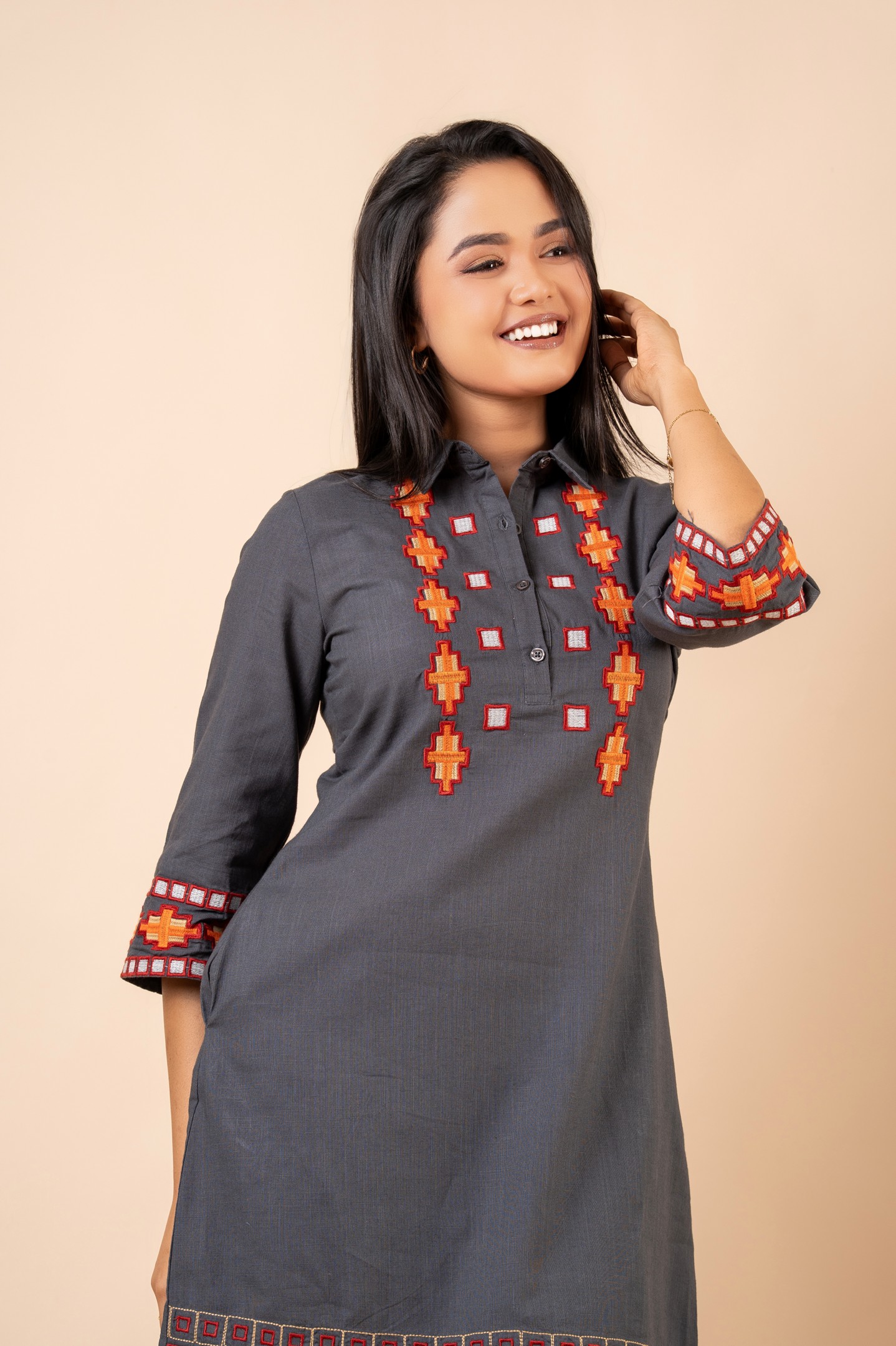 Colourblock Embroidered Maxi Dress – Image 4