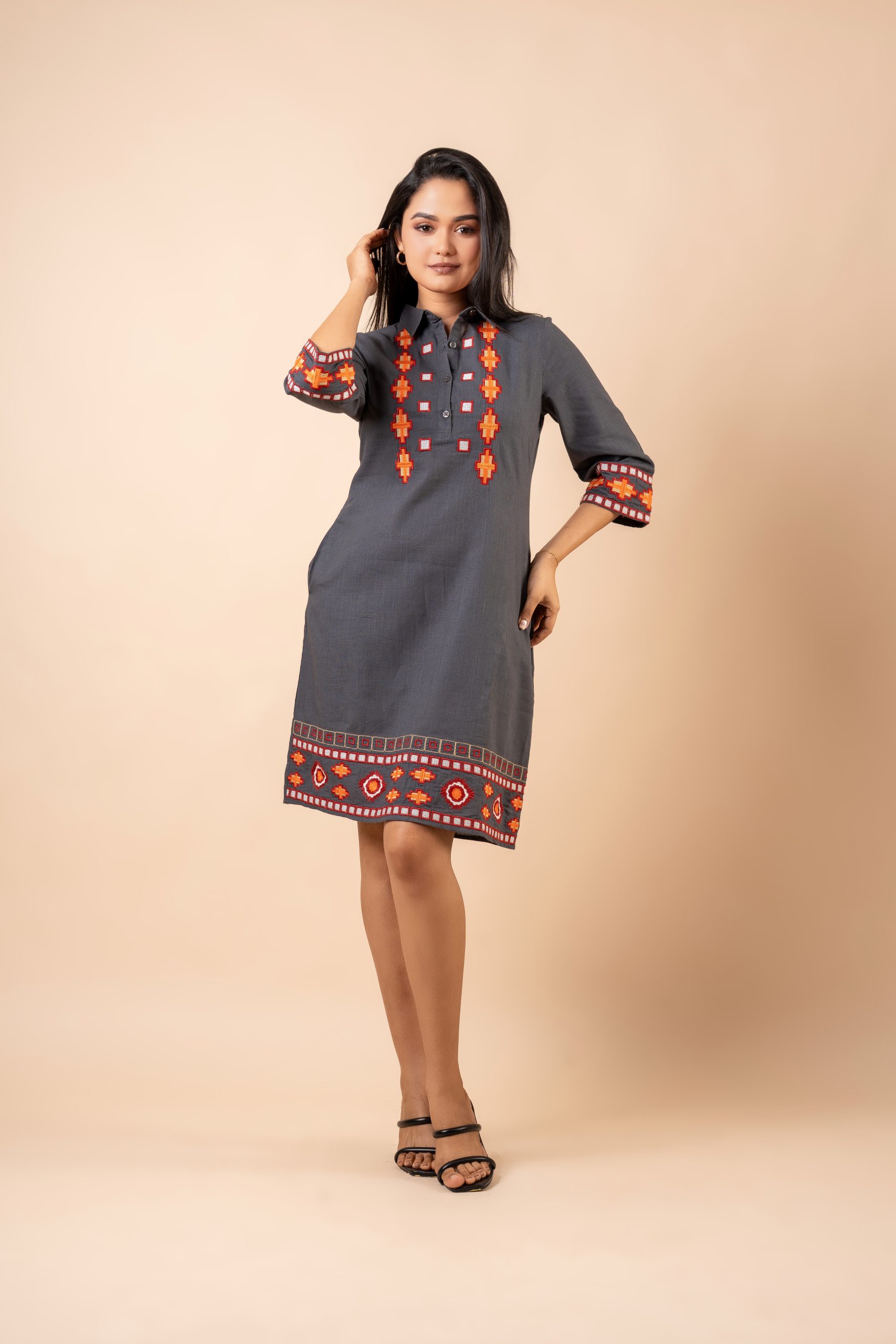 Colourblock Embroidered Maxi Dress – Image 2