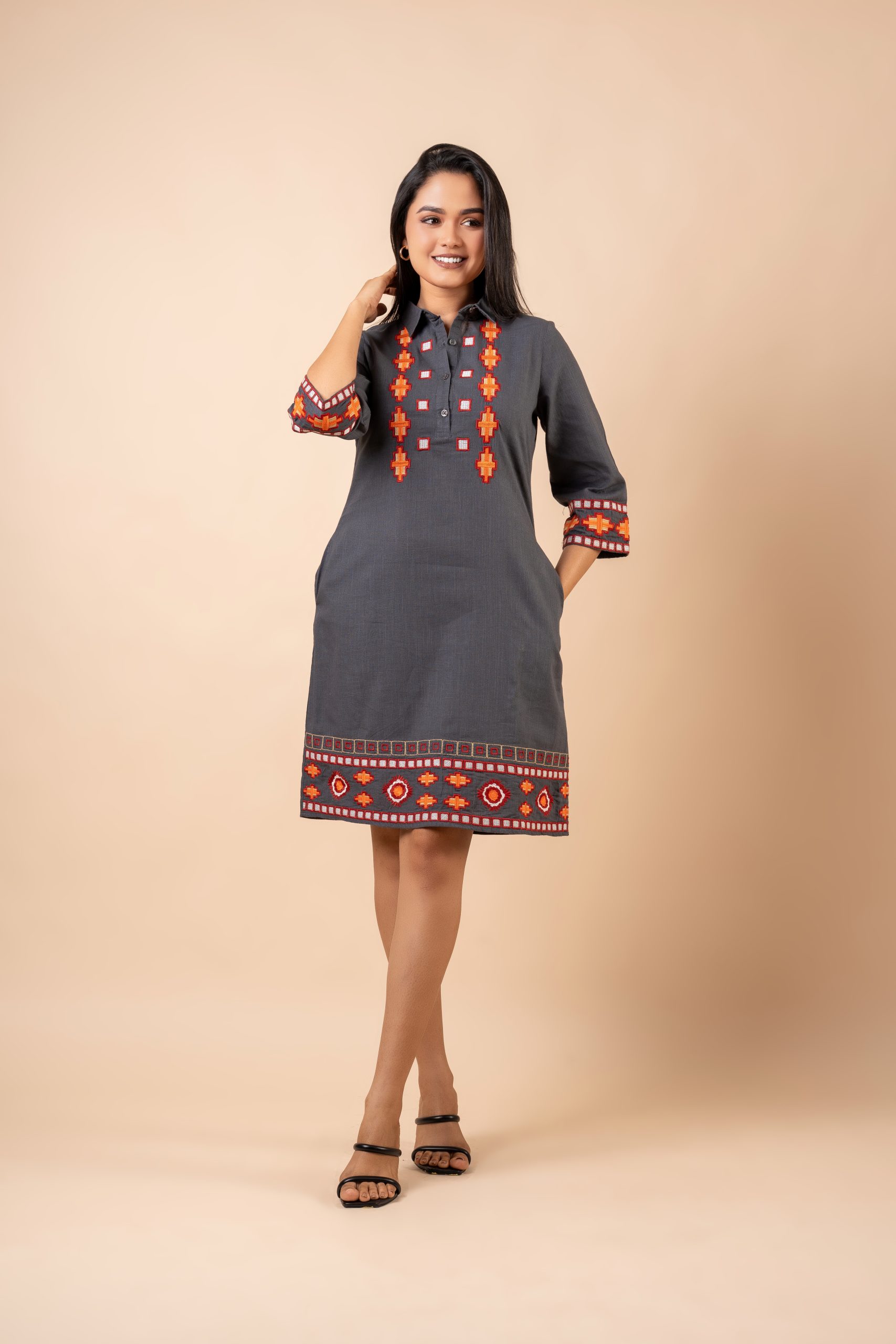 Colourblock Embroidered Maxi Dress – Image 5