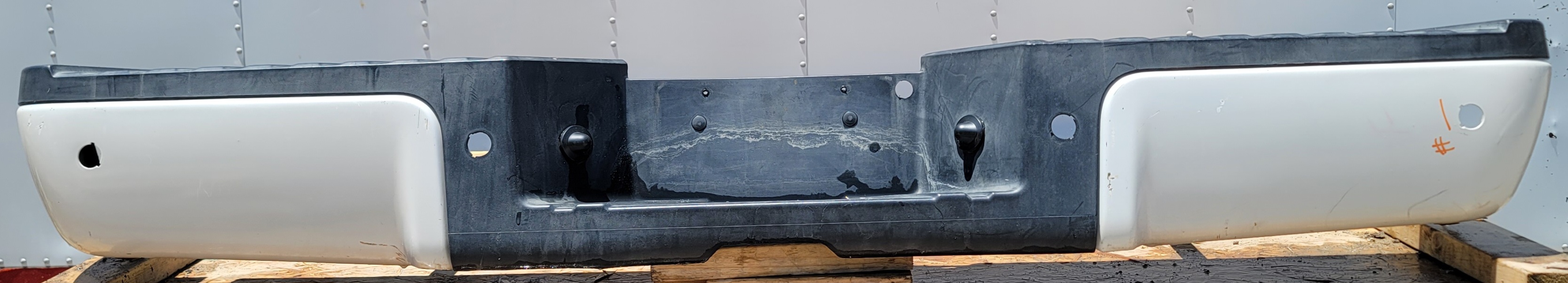 2011–2016 Ford F-250 Super Duty White Rear Bumper-189 – Image 2