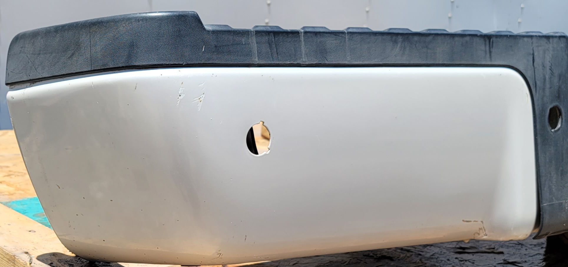 2011–2016 Ford F-250 Super Duty White Rear Bumper-189 – Image 3