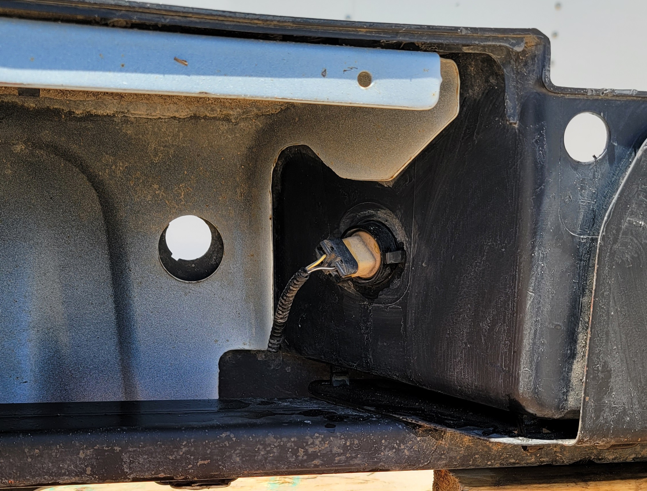2011–2016 Ford F-250 Super Duty White Rear Bumper-189 – Image 13