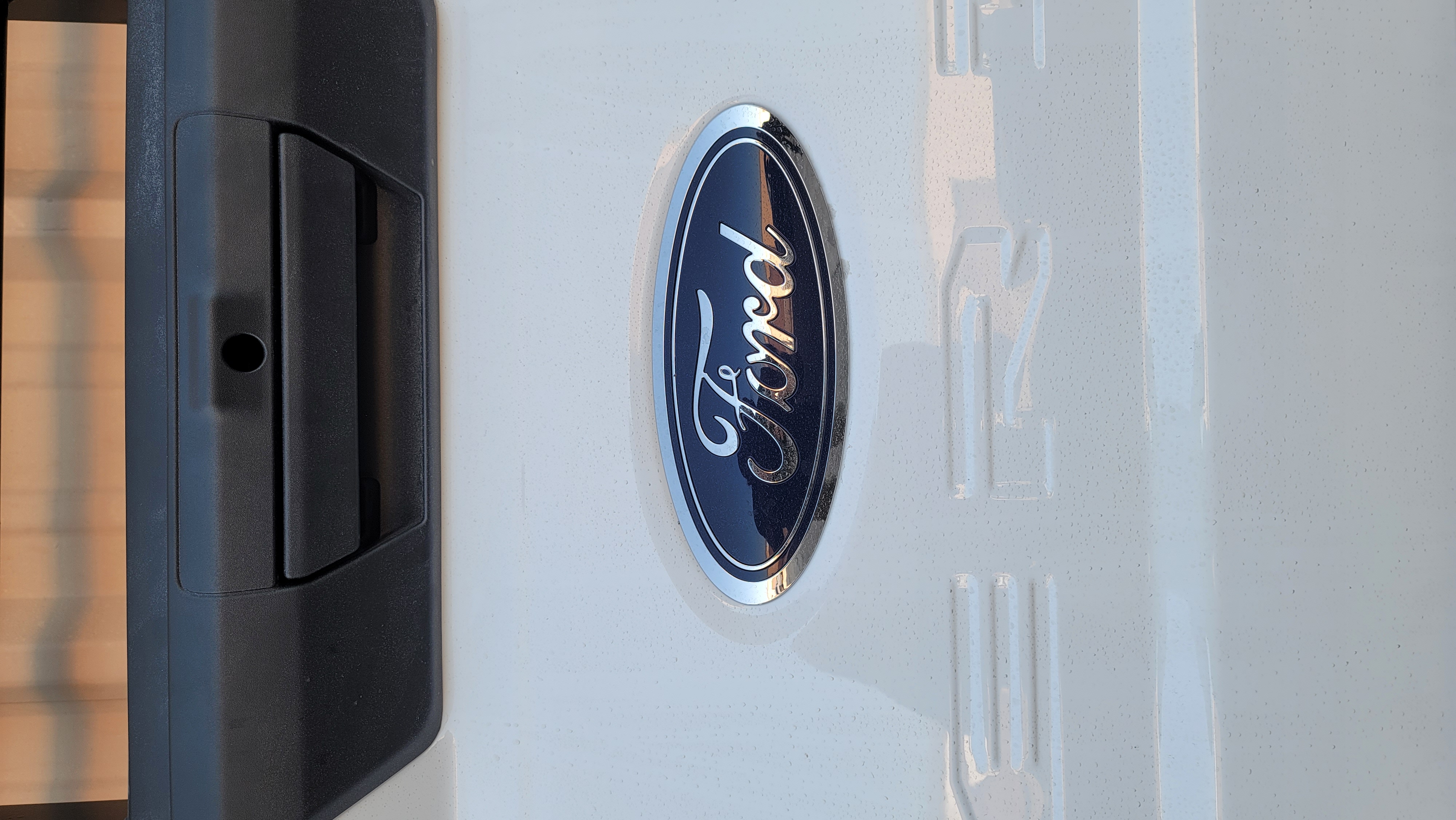 2023–2025 Ford Super Duty OEM White Tailgate-125 – Image 2