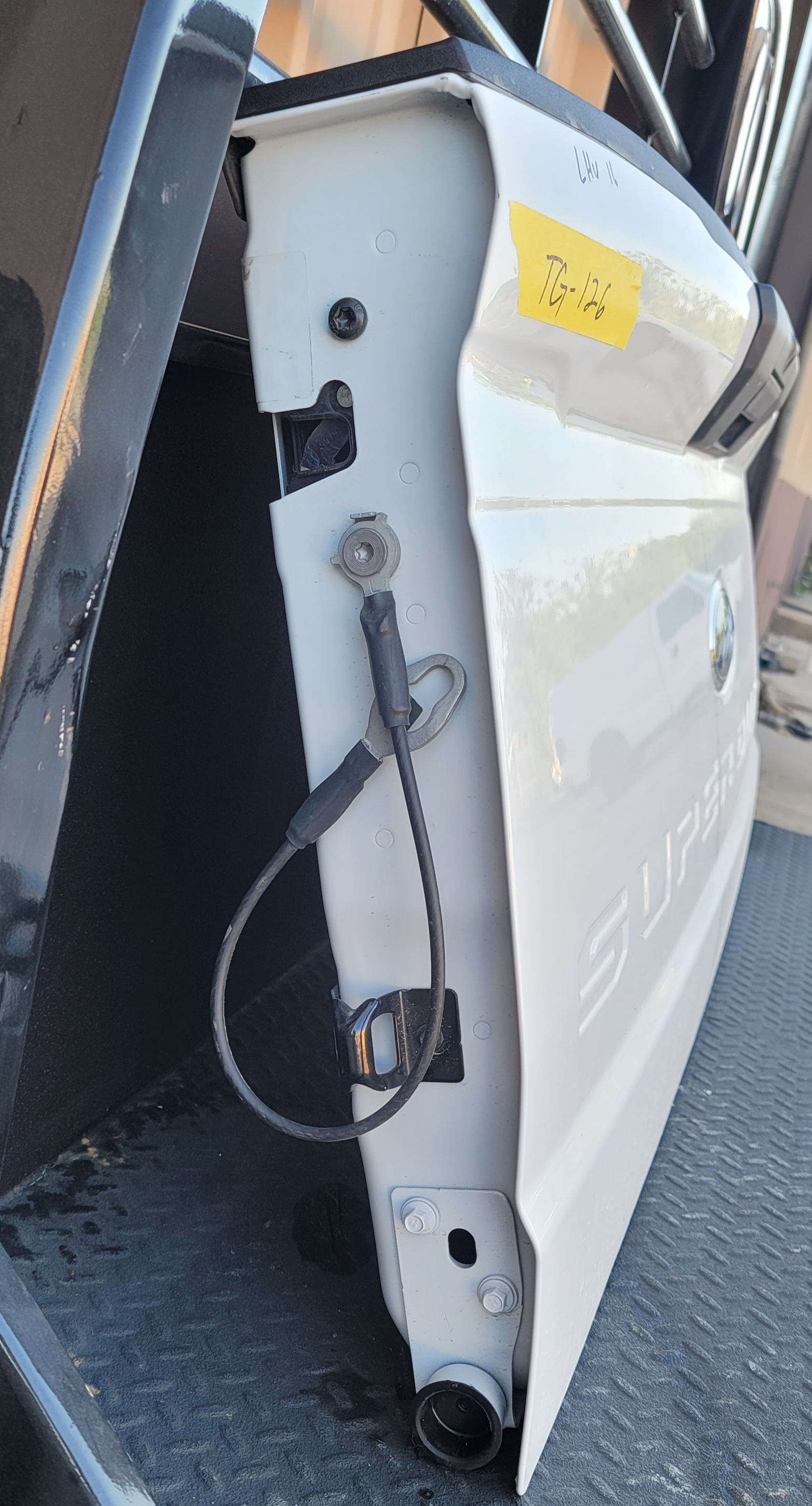 2023–2025 Ford Super Duty OEM White Tailgate-126 – Image 4