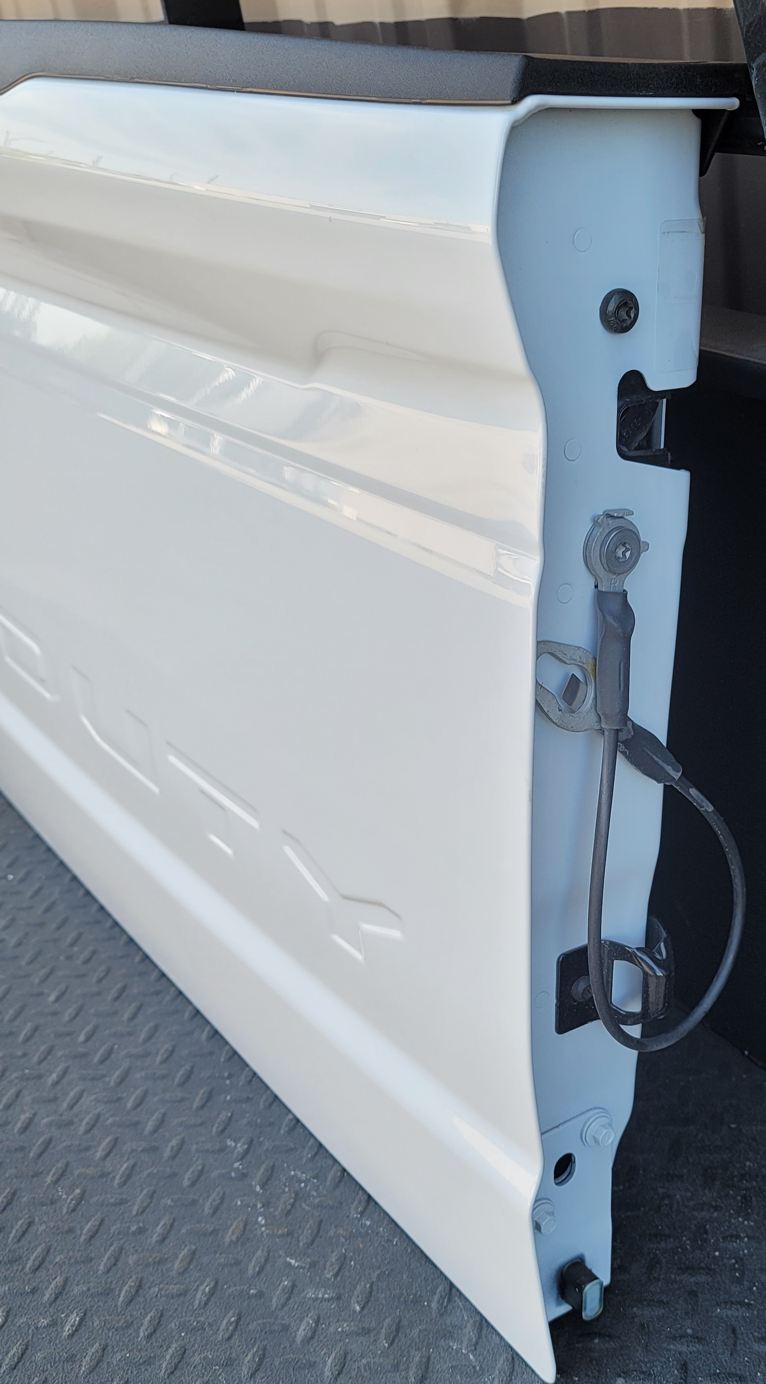 OEM 2023–2025 Ford Super Duty White Tailgate -128 – Image 4