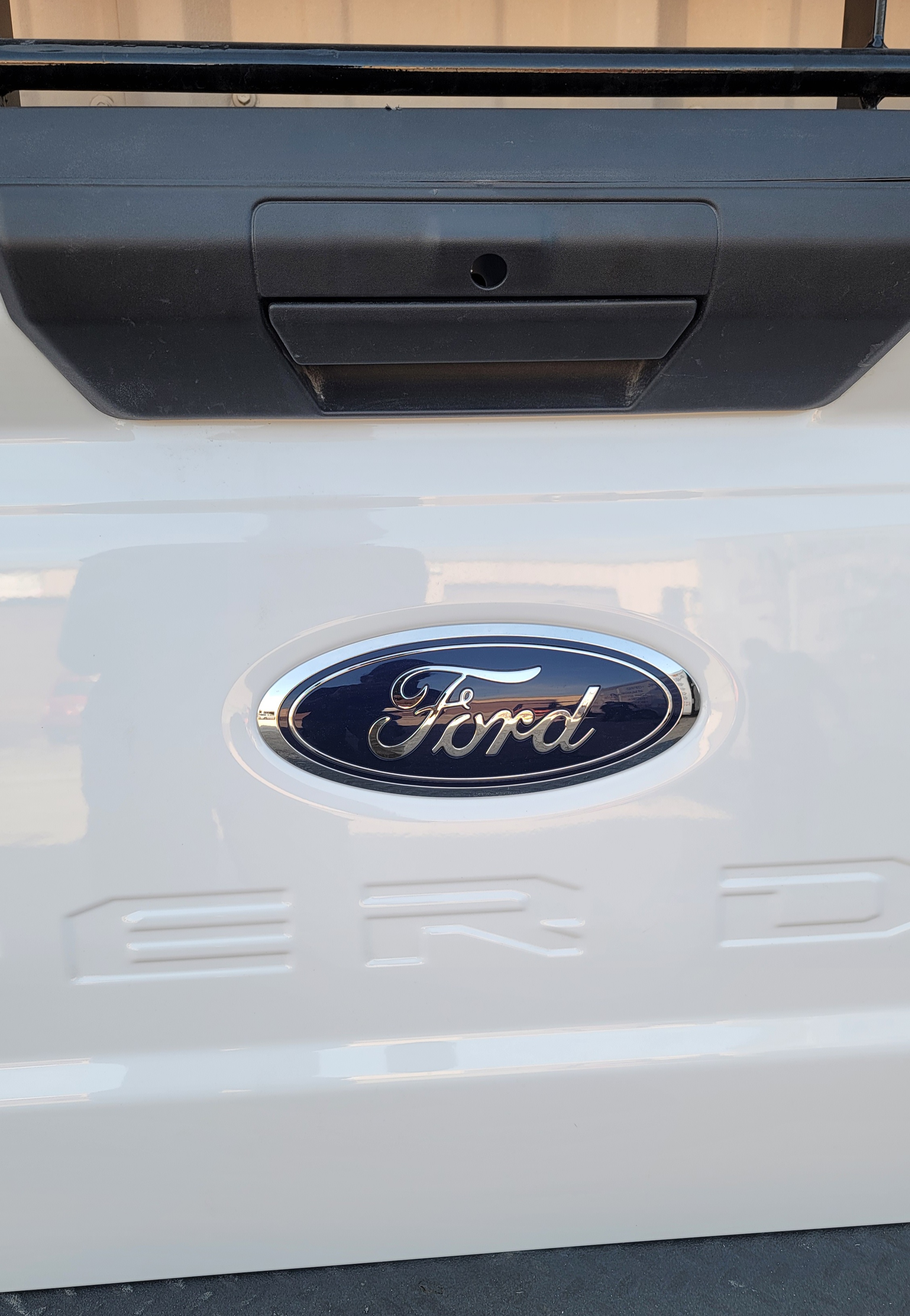 OEM 2023–2025 Ford Super Duty White Tailgate-129 – Image 2