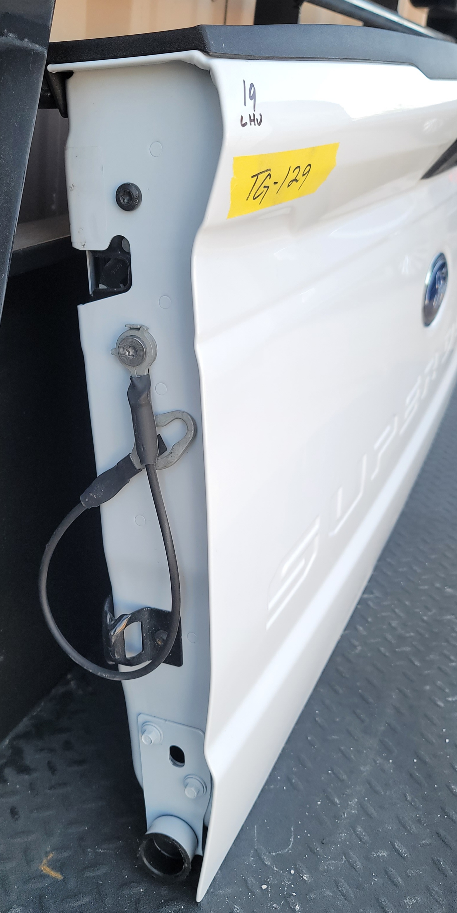 OEM 2023–2025 Ford Super Duty White Tailgate-129 – Image 4