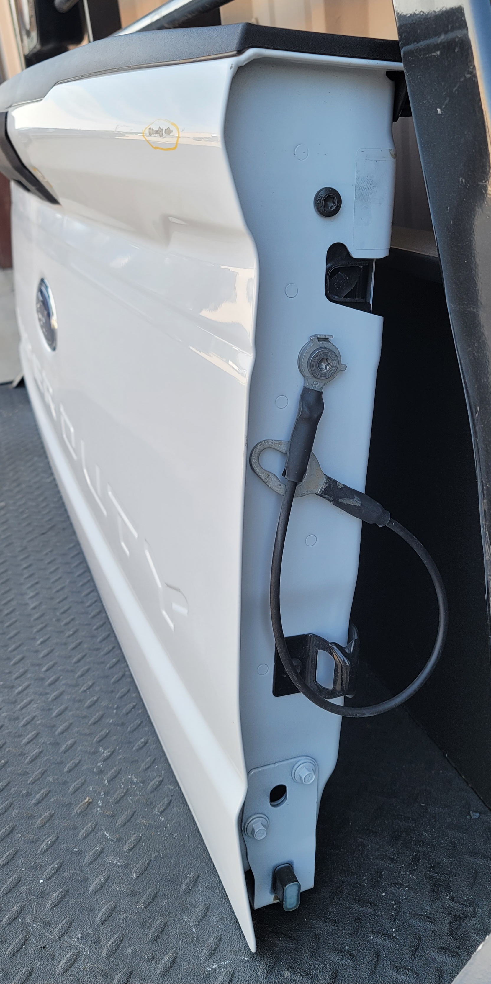 OEM 2023–2025 Ford Super Duty White Tailgate-129 – Image 5