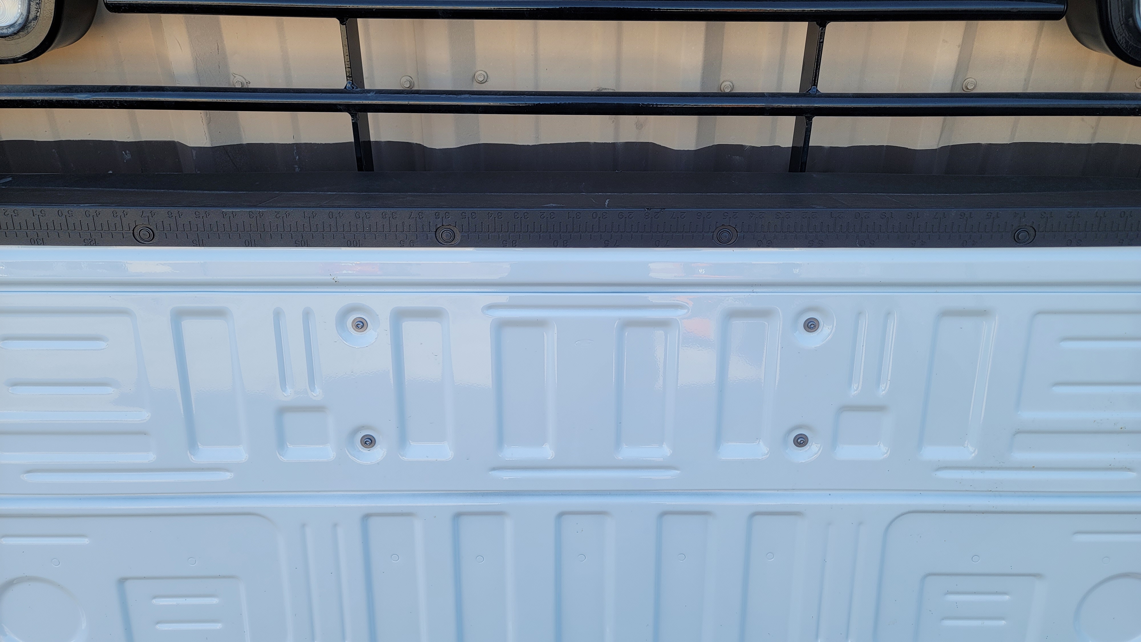 OEM 2023–2025 Ford Super Duty White Tailgate-129 – Image 7