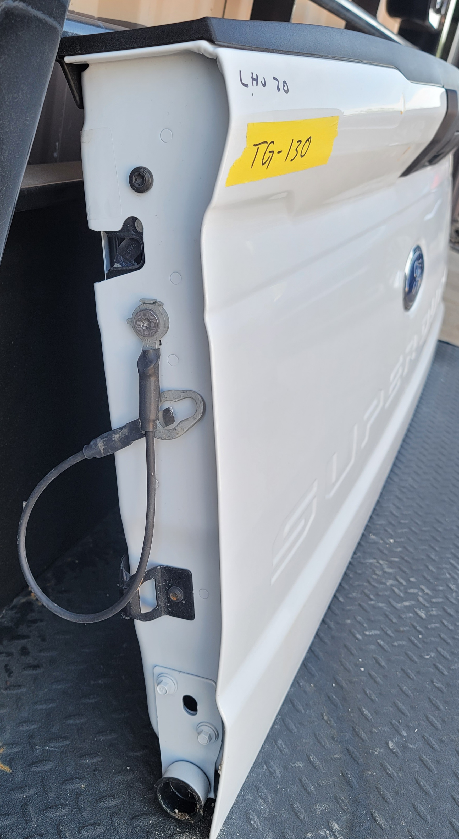OEM 2023–2025 Ford Super Duty White Tailgate-130 – Image 6