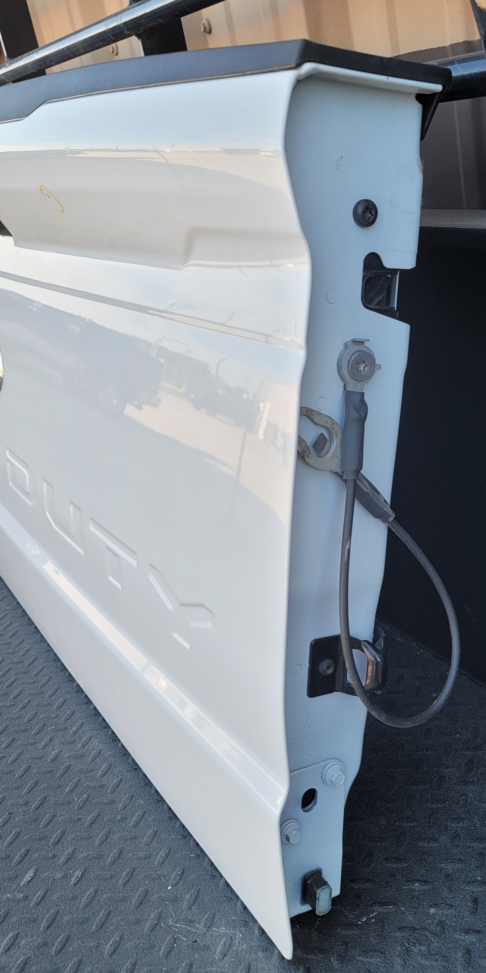 OEM 2023–2025 Ford Super Duty White Tailgate-130 – Image 5