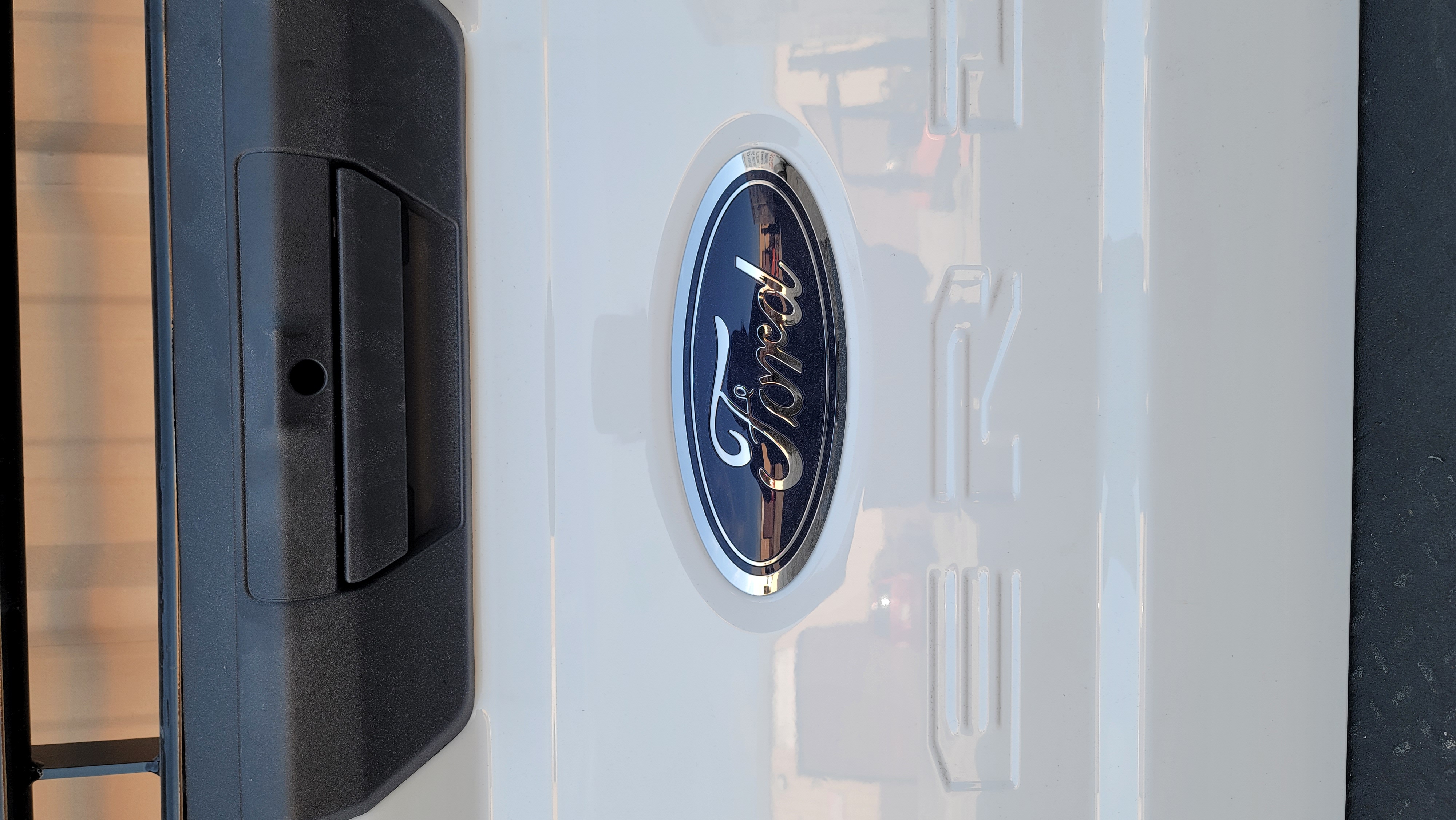 2023–2025 Ford F-250/F-350/F-450 Super Duty Oxford White OEM Tailgate – 131 – Image 2