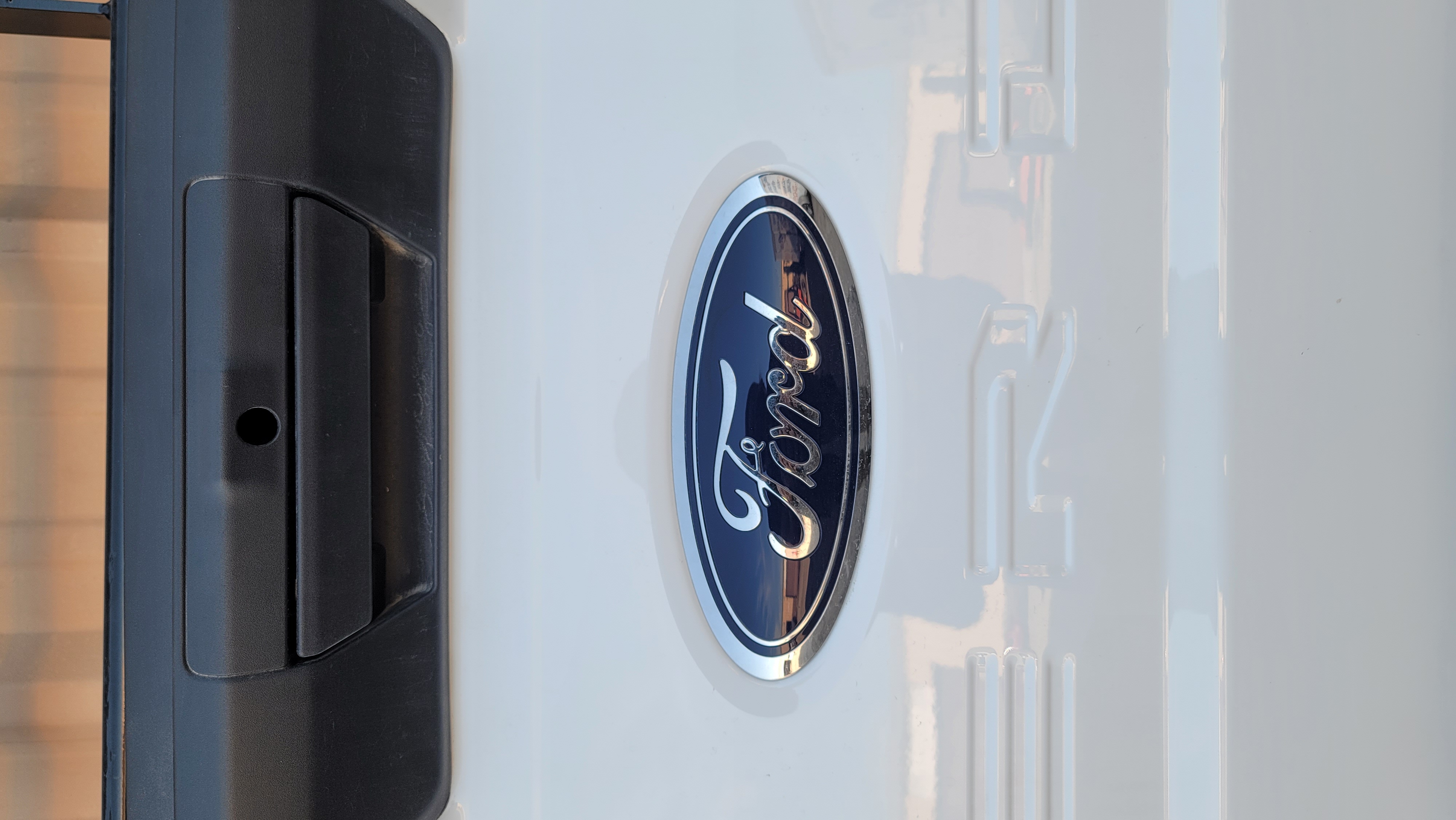 2023–2025 Ford F-250/F-350/F-450 Super Duty Oxford White OEM Tailgate – 132 – Image 2