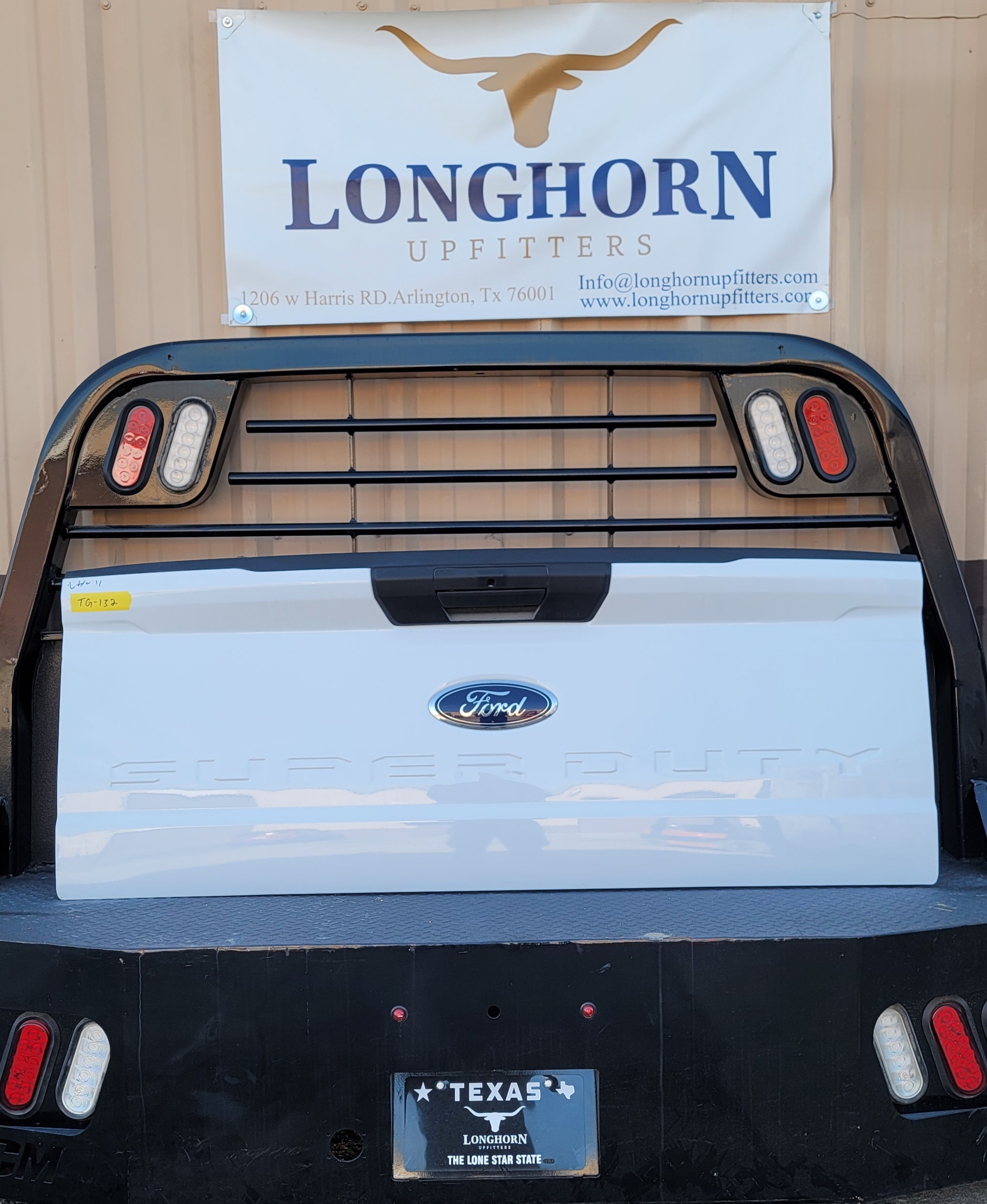 2023–2025 Ford F-250/F-350/F-450 Super Duty Oxford White OEM Tailgate – 132 – Image 1