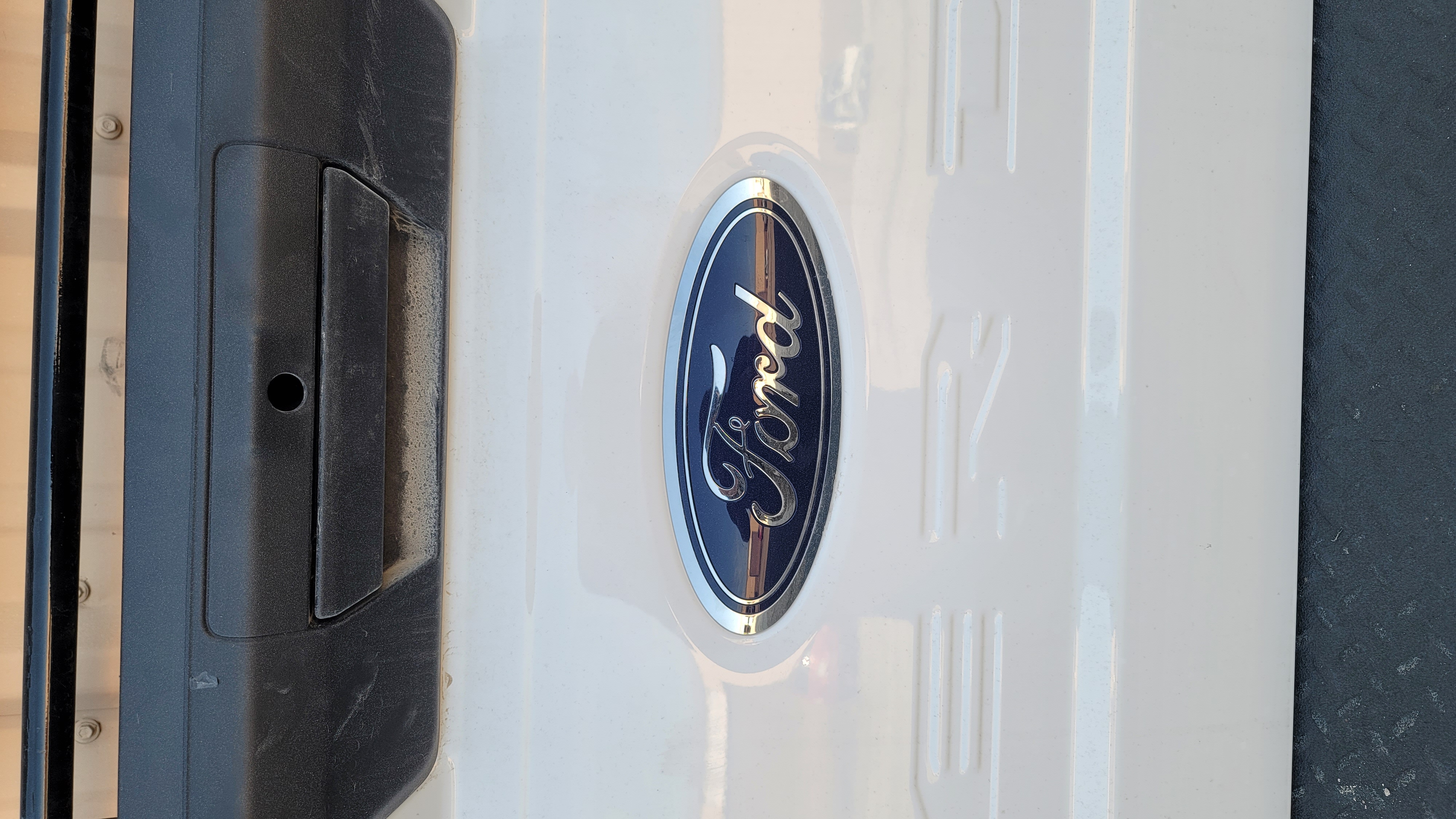 2023–2025 Ford F-250/F-350/F-450 Super Duty Oxford White OEM Tailgate – 133 – Image 2