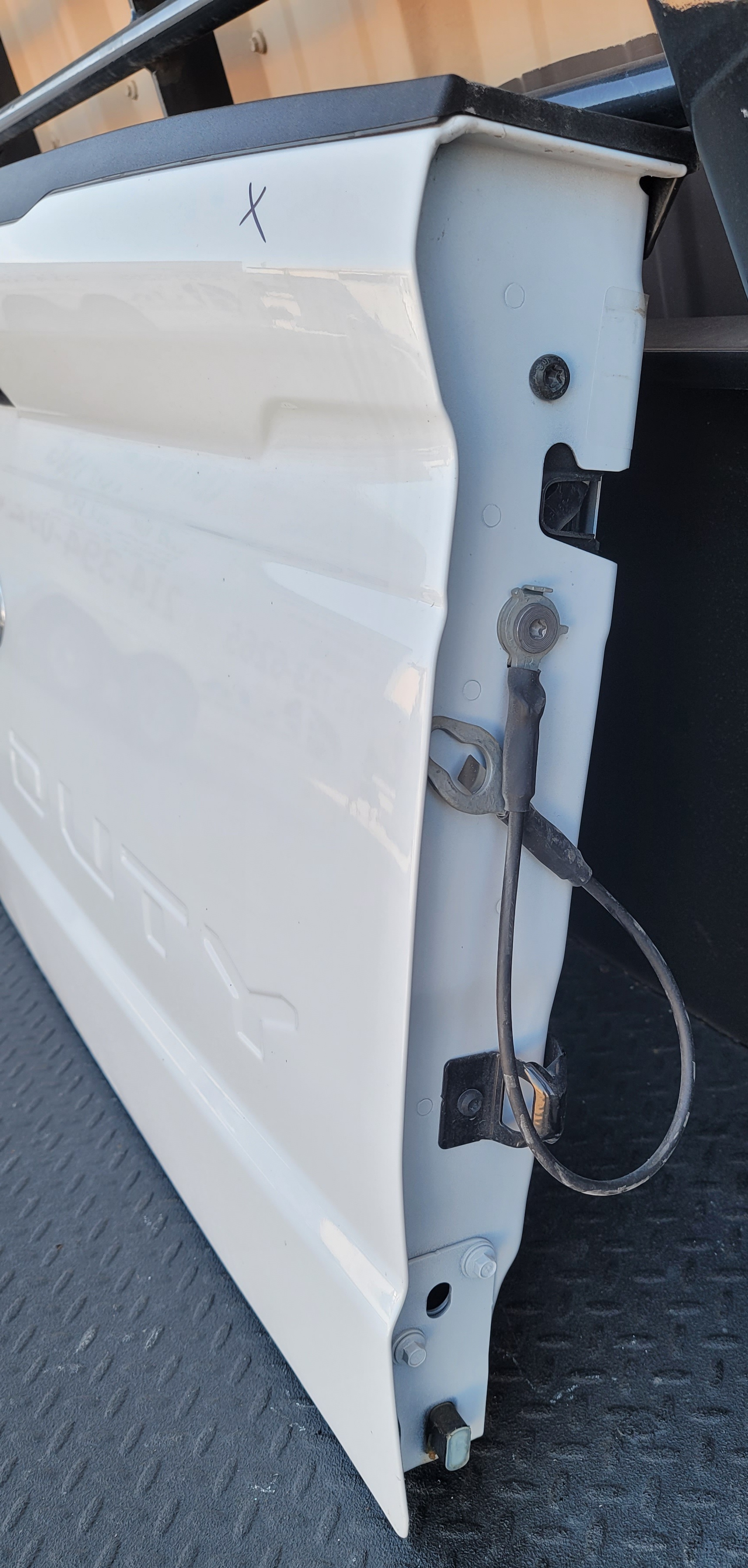 2023–2025 Ford F-250/F-350/F-450 Super Duty Oxford White OEM Tailgate – 134 – Image 3
