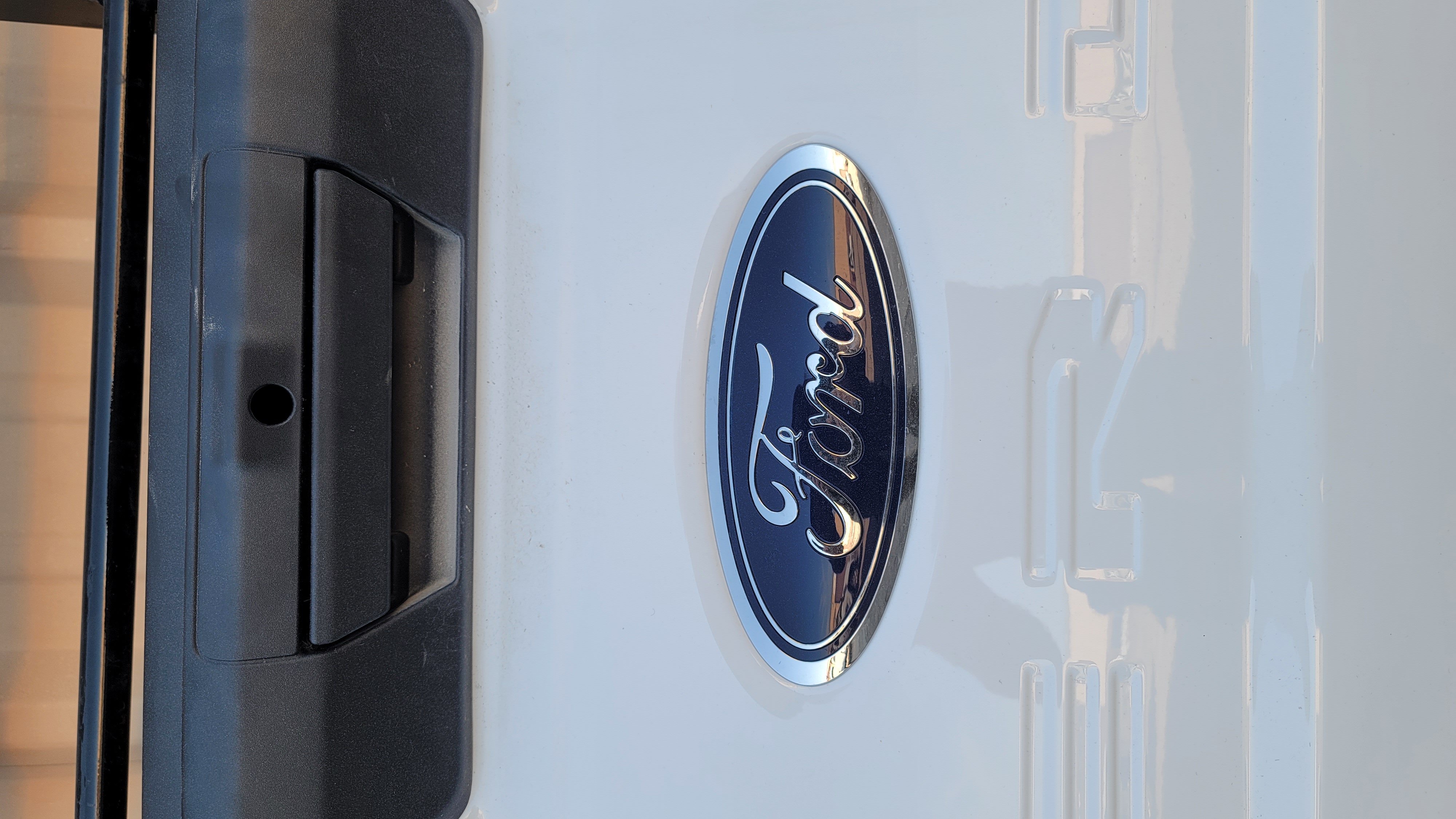 2023–2025 Ford F-250/F-350/F-450 Super Duty Oxford White OEM Tailgate – 134 – Image 2