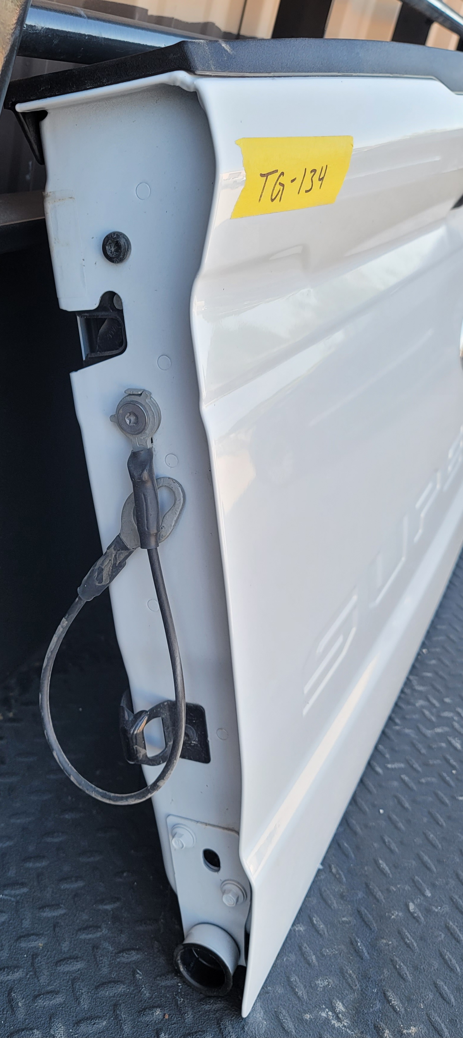 2023–2025 Ford F-250/F-350/F-450 Super Duty Oxford White OEM Tailgate – 134 – Image 4