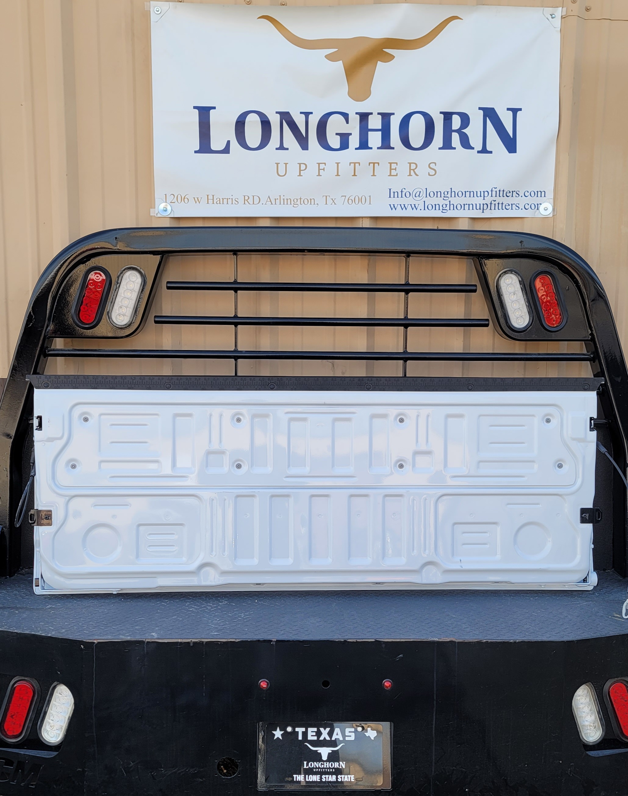 2023–2025 Ford Super Duty F-250 / F-350 / F-450 OEM White Tailgate-136 – Image 5