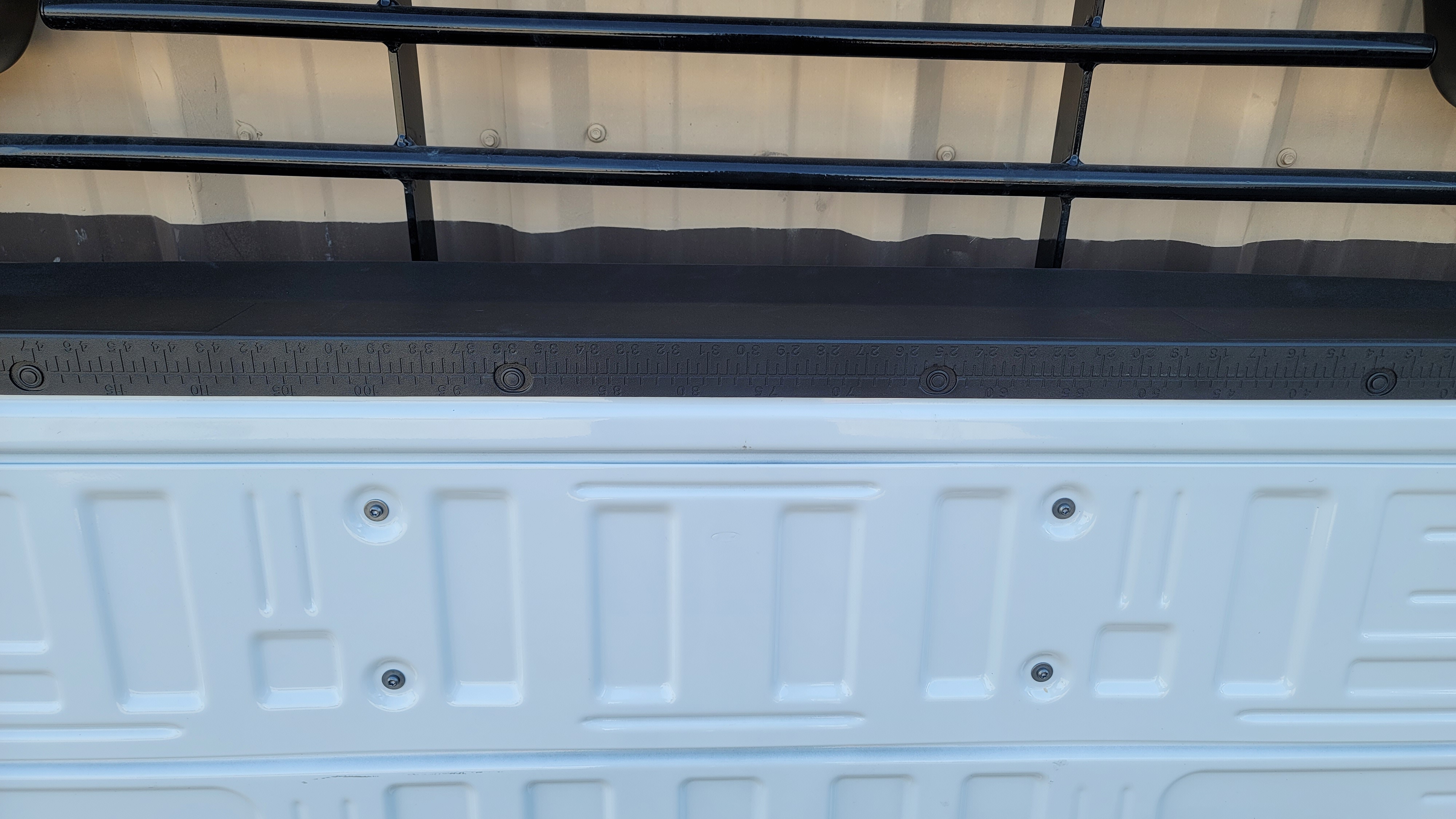 2023–2025 Ford Super Duty F-250 / F-350 / F-450 OEM White Tailgate-136 – Image 6