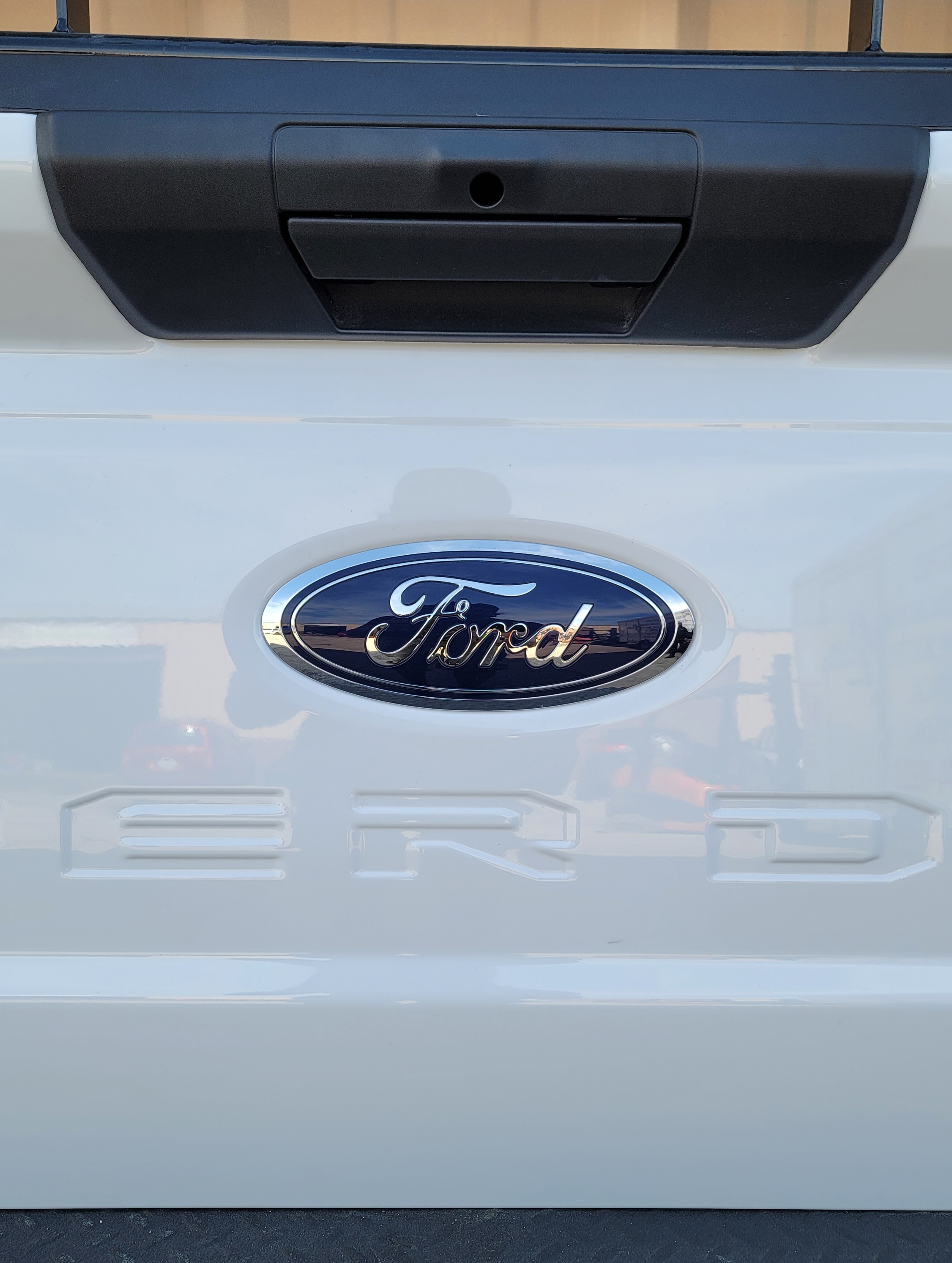 2023–2025 Ford Super Duty F-250 / F-350 / F-450 OEM White Tailgate-136 – Image 2