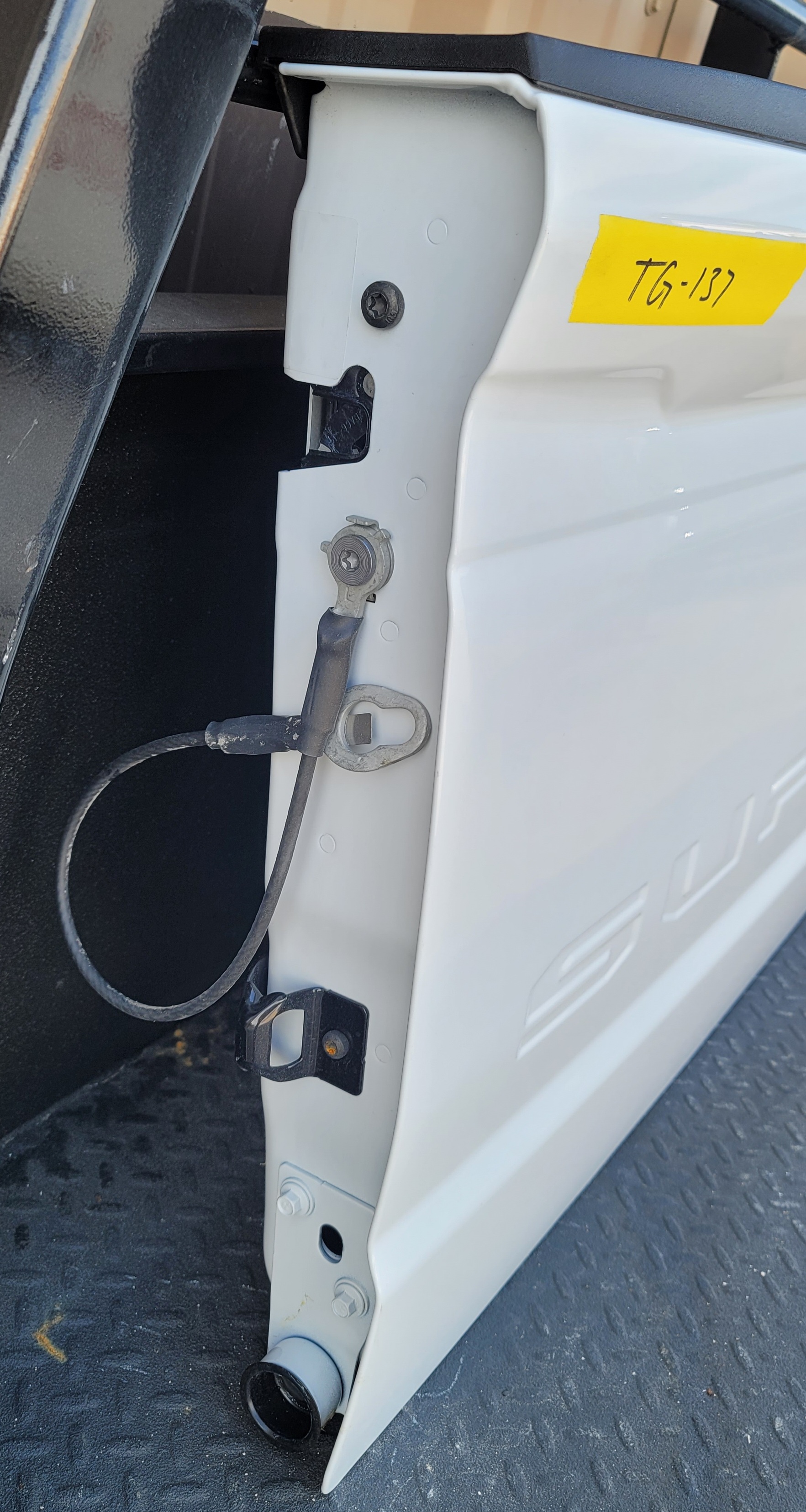 2023–2025 Ford F-250/F-350/F-450 Super Duty OEM Tailgate-137 – Image 3